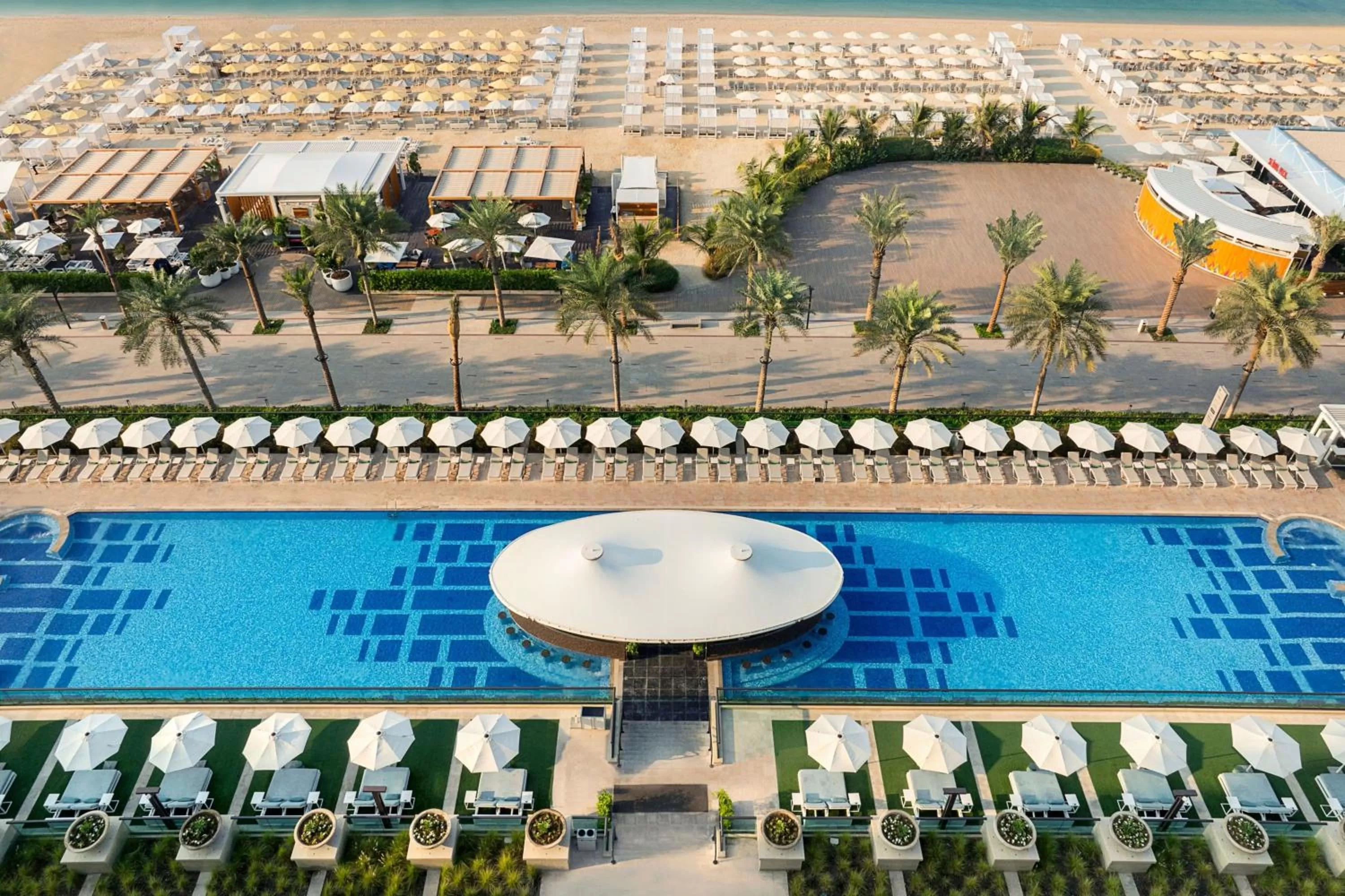 Swimming pool in Marriott Resort Palm Jumeirah, Dubai