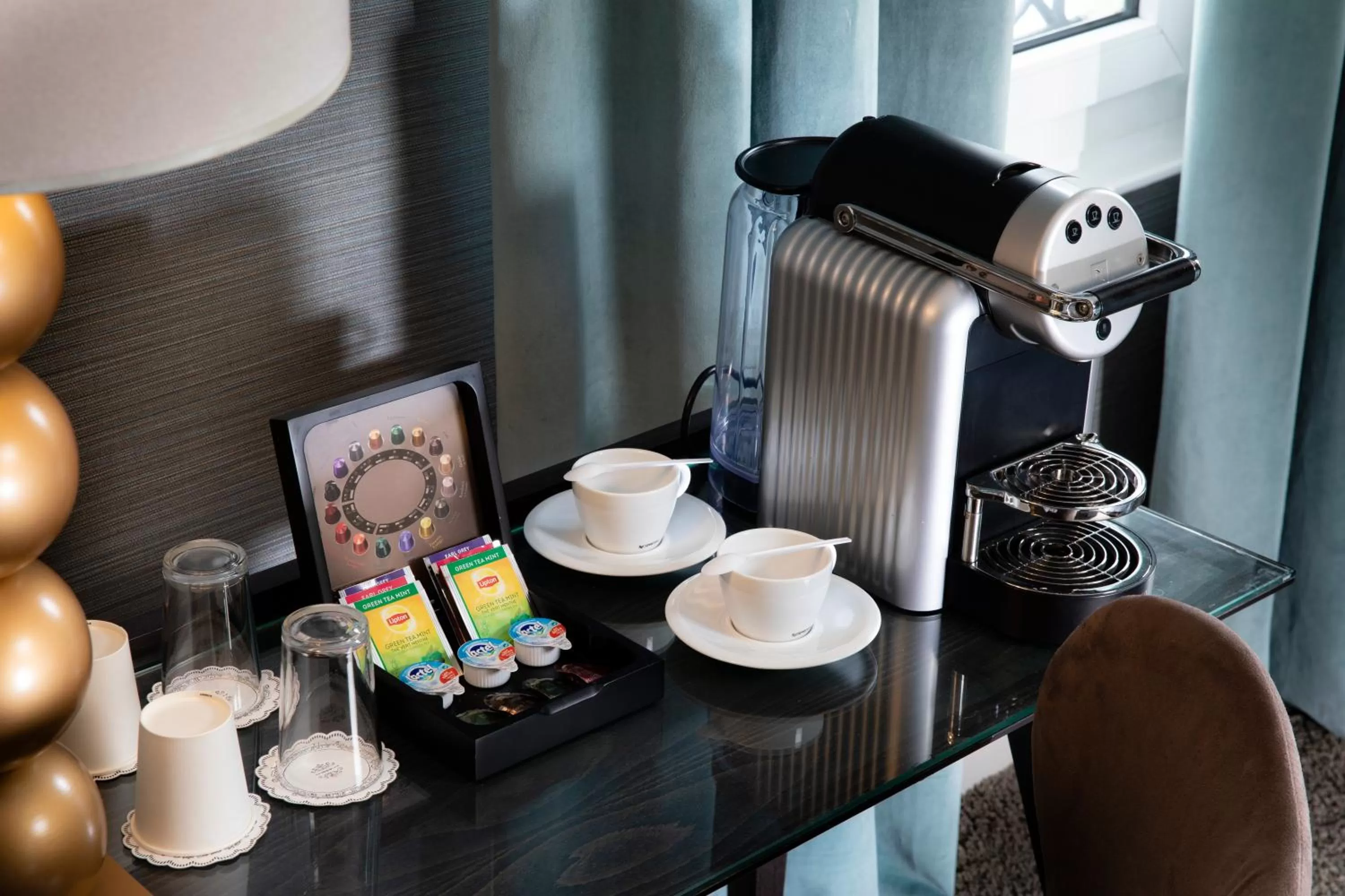 Coffee/tea facilities in Hôtel Plaza Étoile