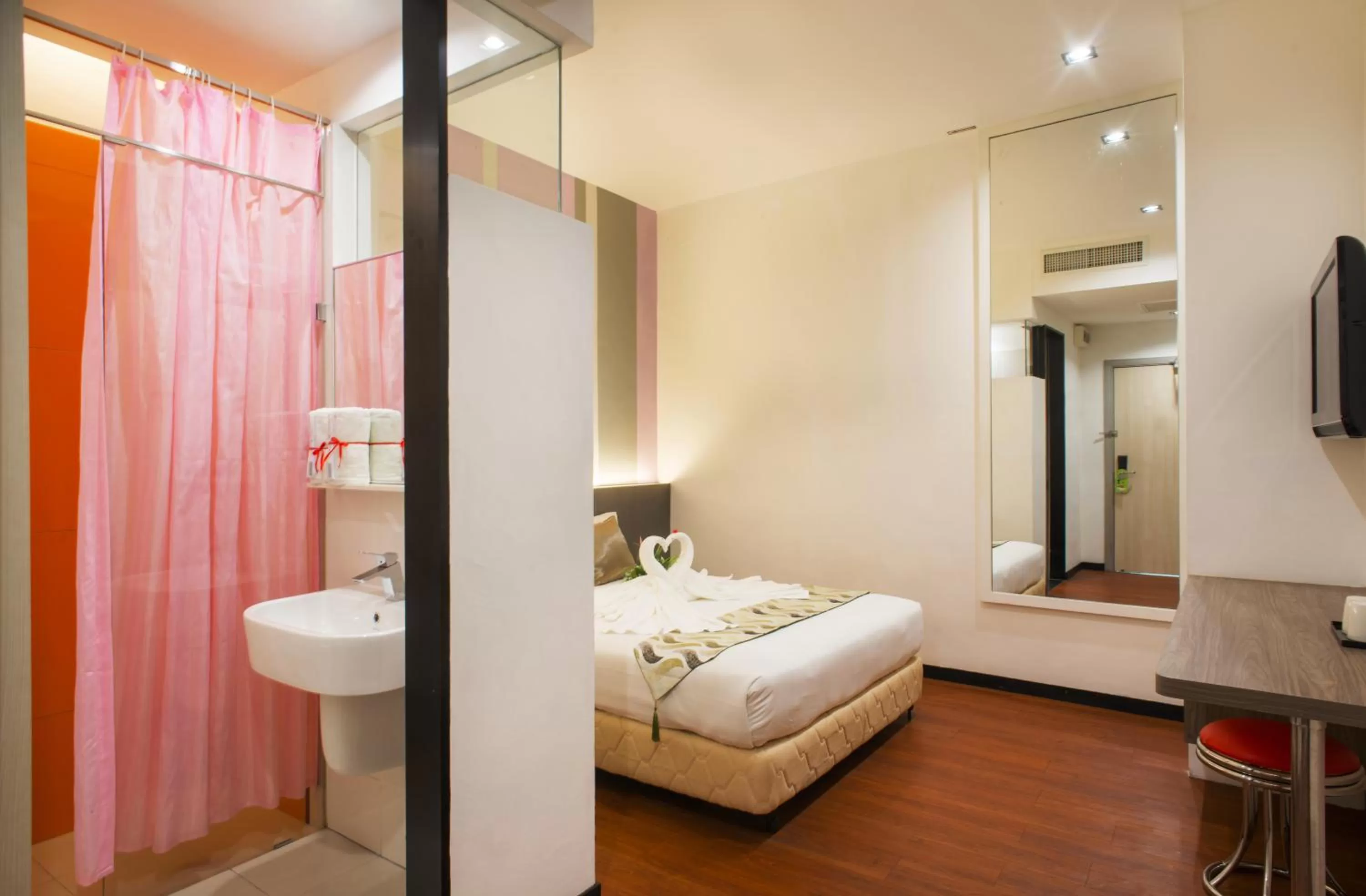 Photo of the whole room, Bed in HelicoNia Hotel