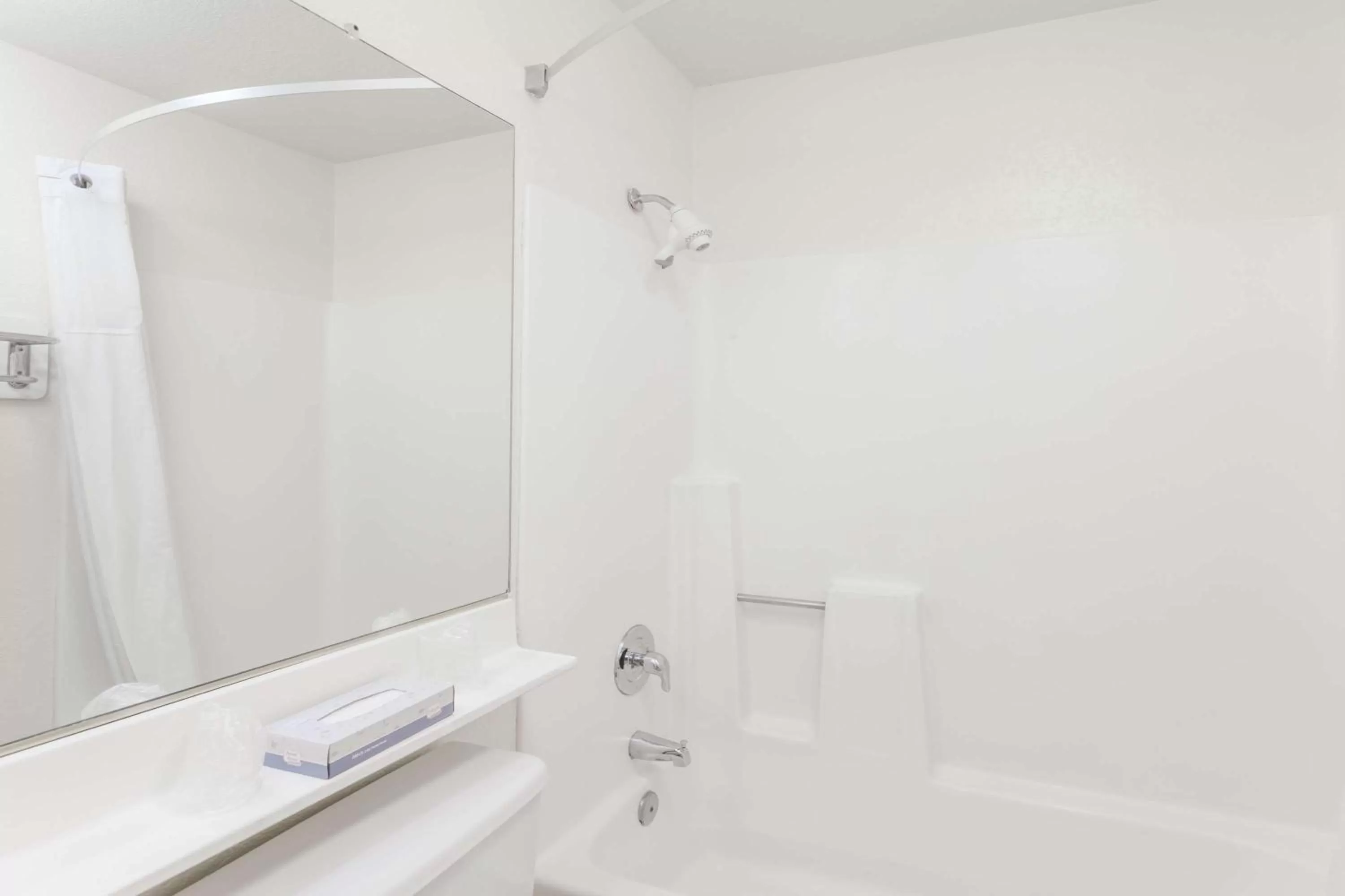 King Room -Smoking in Days Inn by Wyndham San Marcos