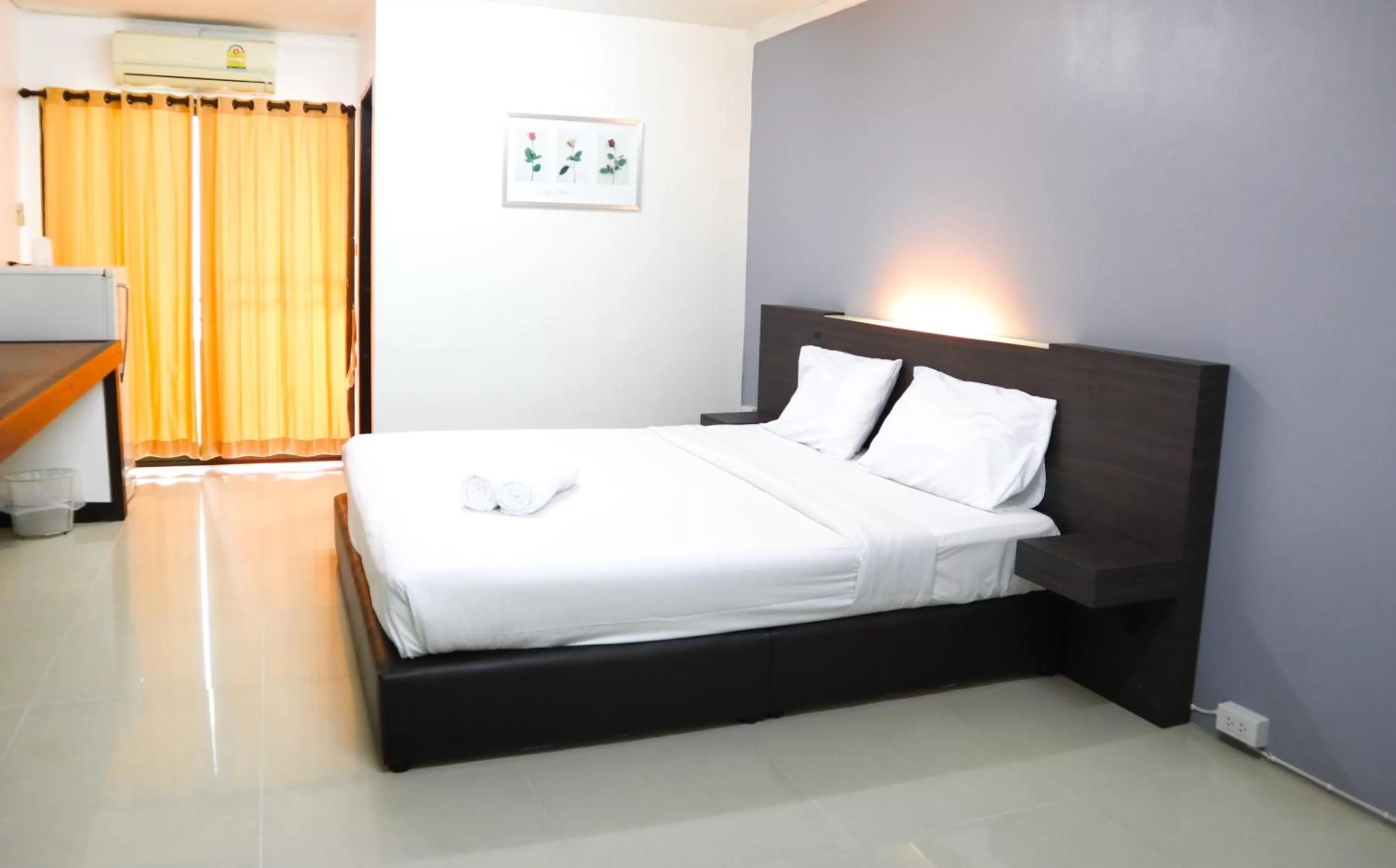 Bedroom, Bed in Smith Residence