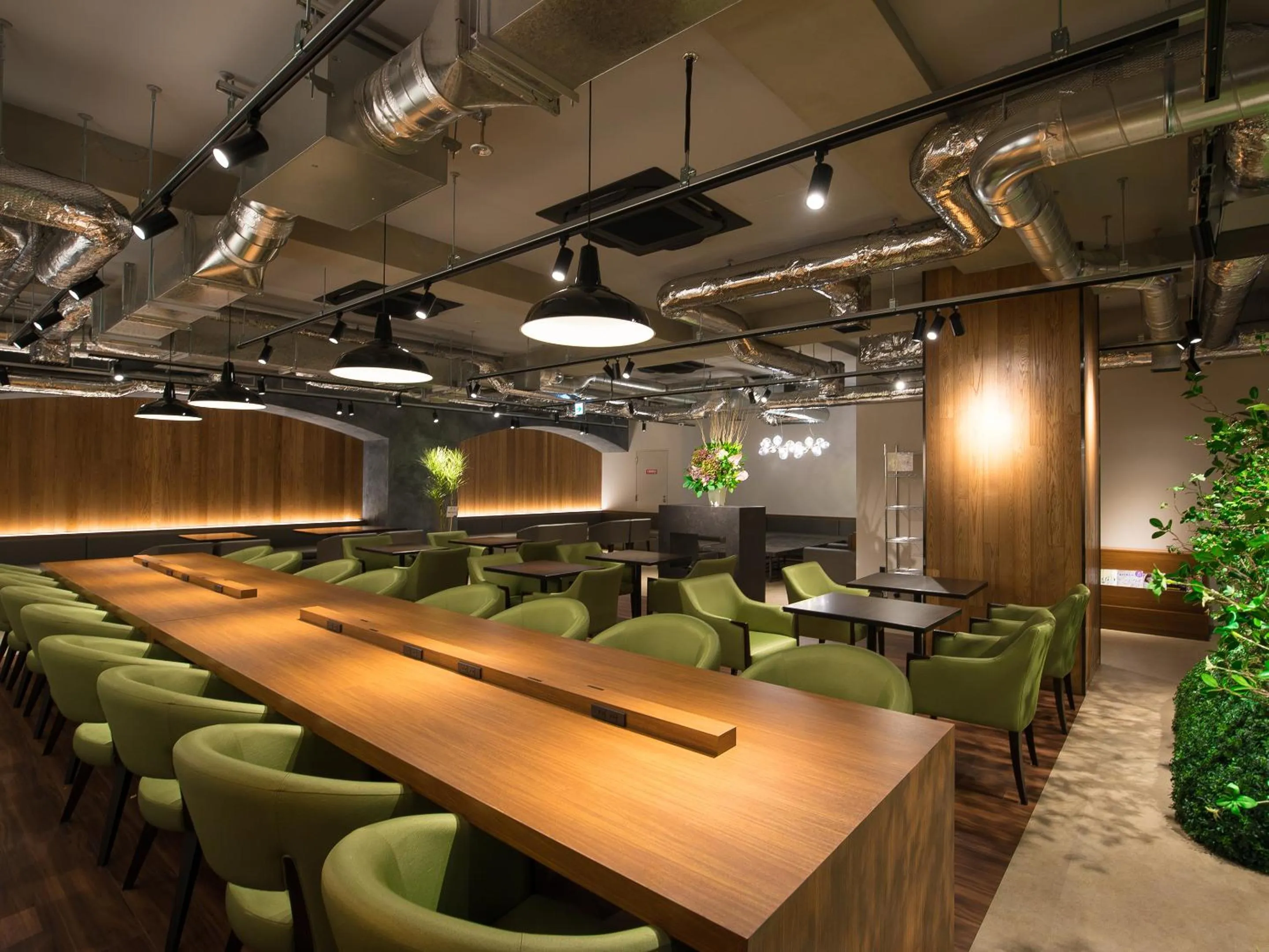 Communal lounge/ TV room in Gardens Cabin