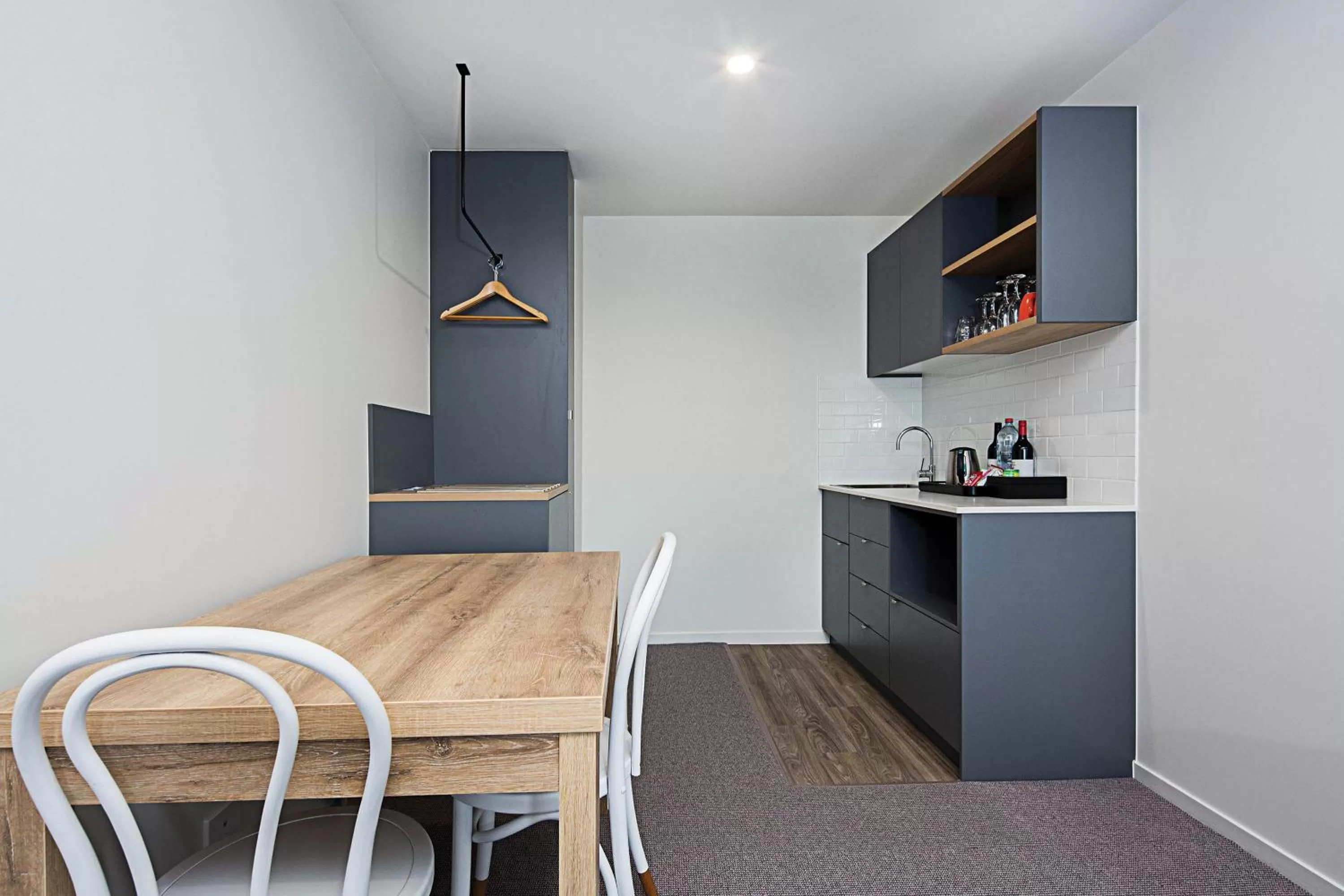 Coffee/tea facilities in Mantra MacArthur Hotel