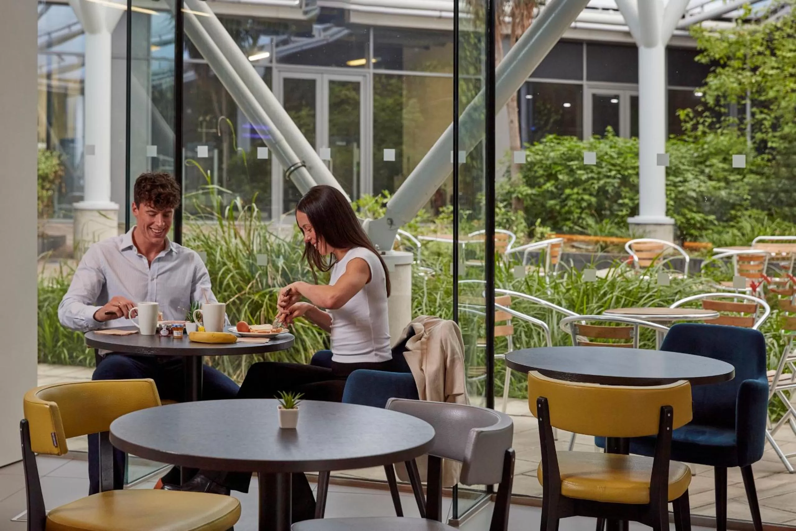 Breakfast in Aparthotel Adagio London Brentford