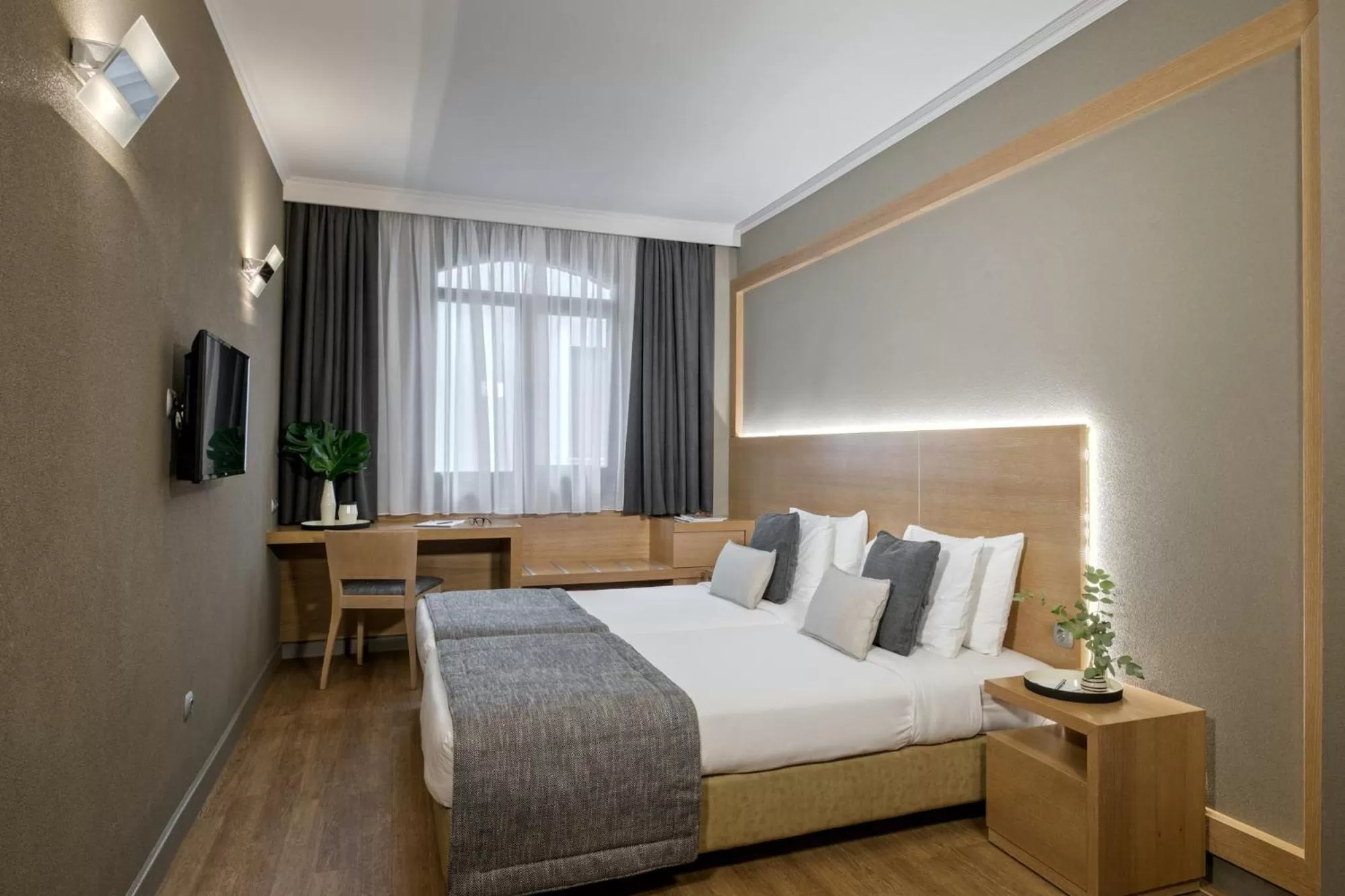 Bedroom, Bed in Porto Palace Hotel Thessaloniki