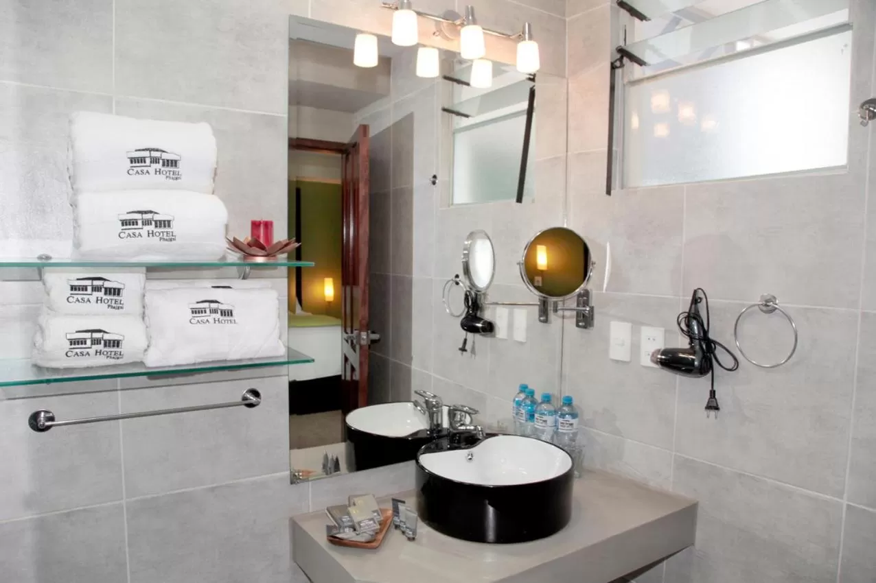 Bathroom in Casa Hotel Achumani