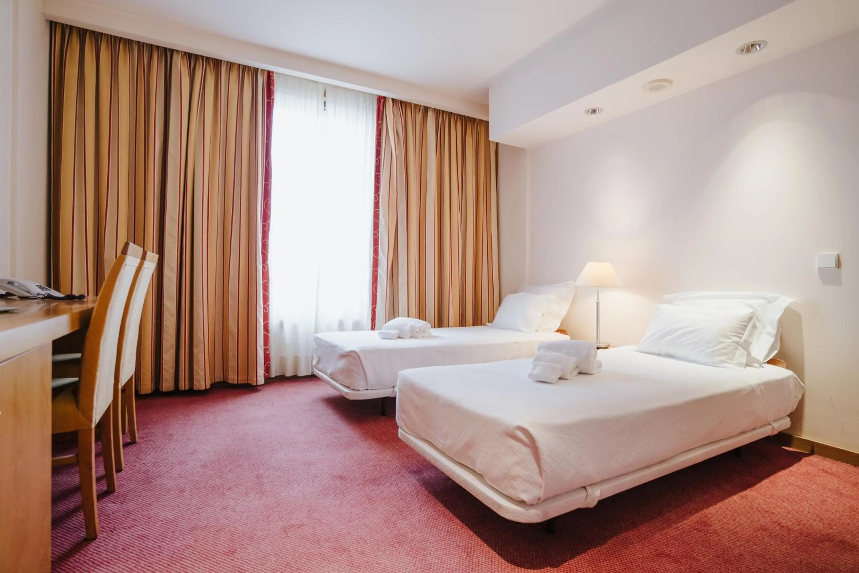 Seating area, Bed in Hotel Premium Porto Maia