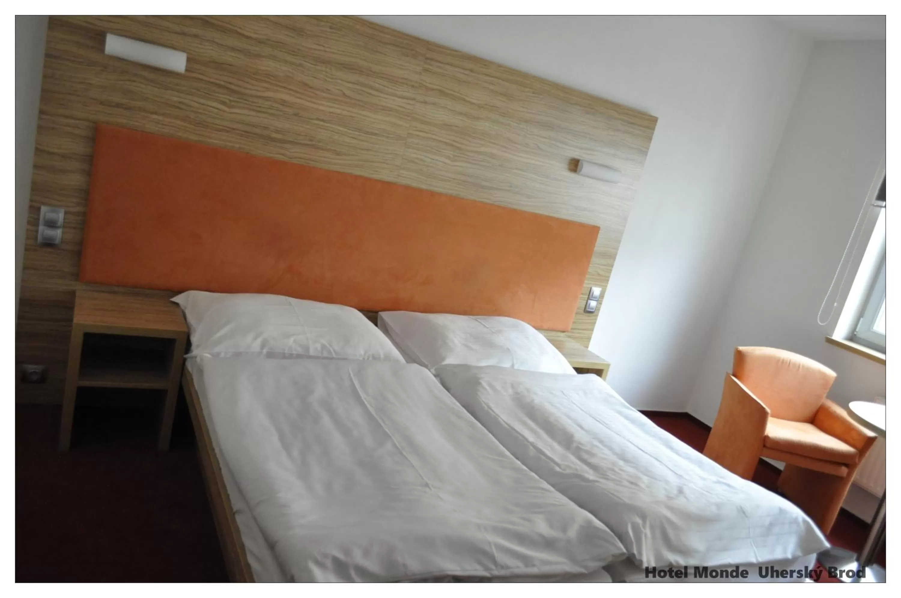 Bedroom, Bed in Hotel Monde