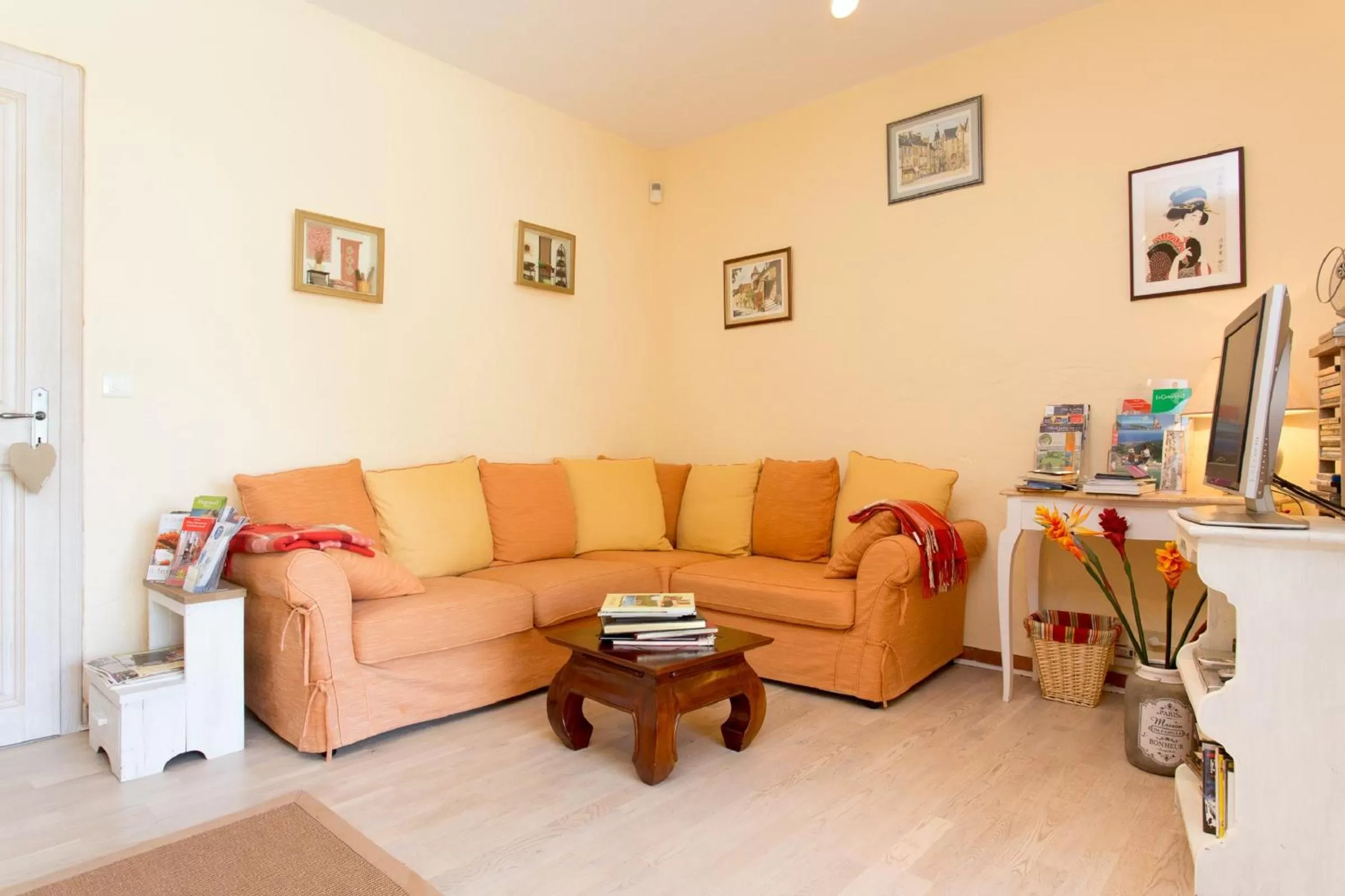 Living room in Mas Du Roc Bed & Breakfast