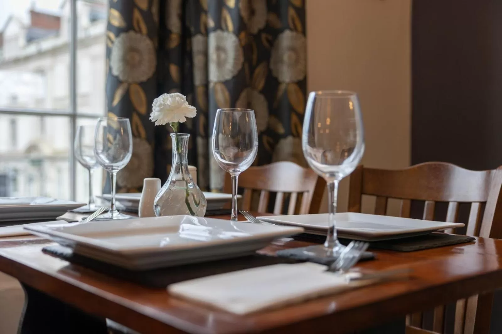 Drinks, Restaurant/Places to Eat in Castle Hotel Haverfordwest