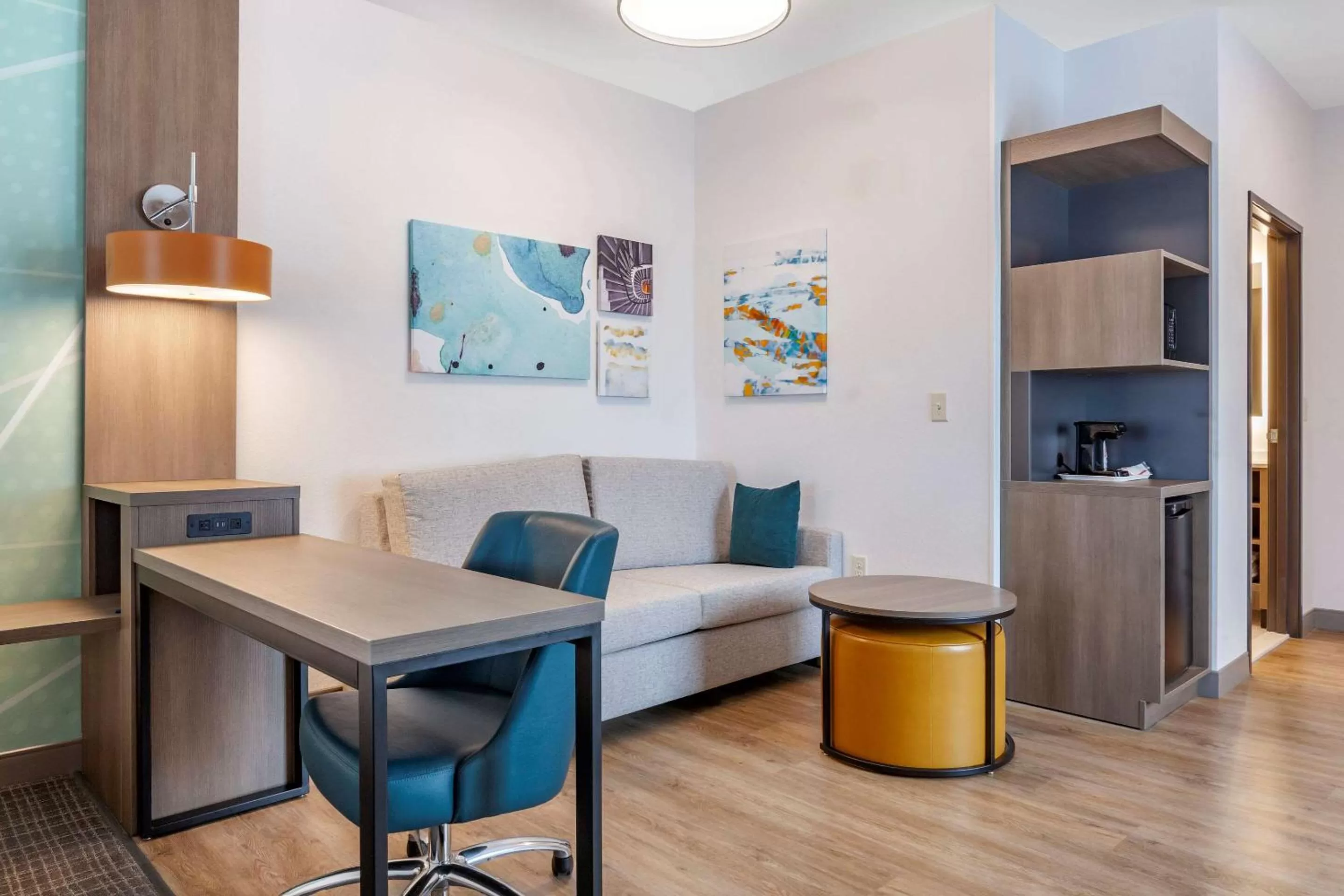 Photo of the whole room in Comfort Suites Cottage Grove-Madison