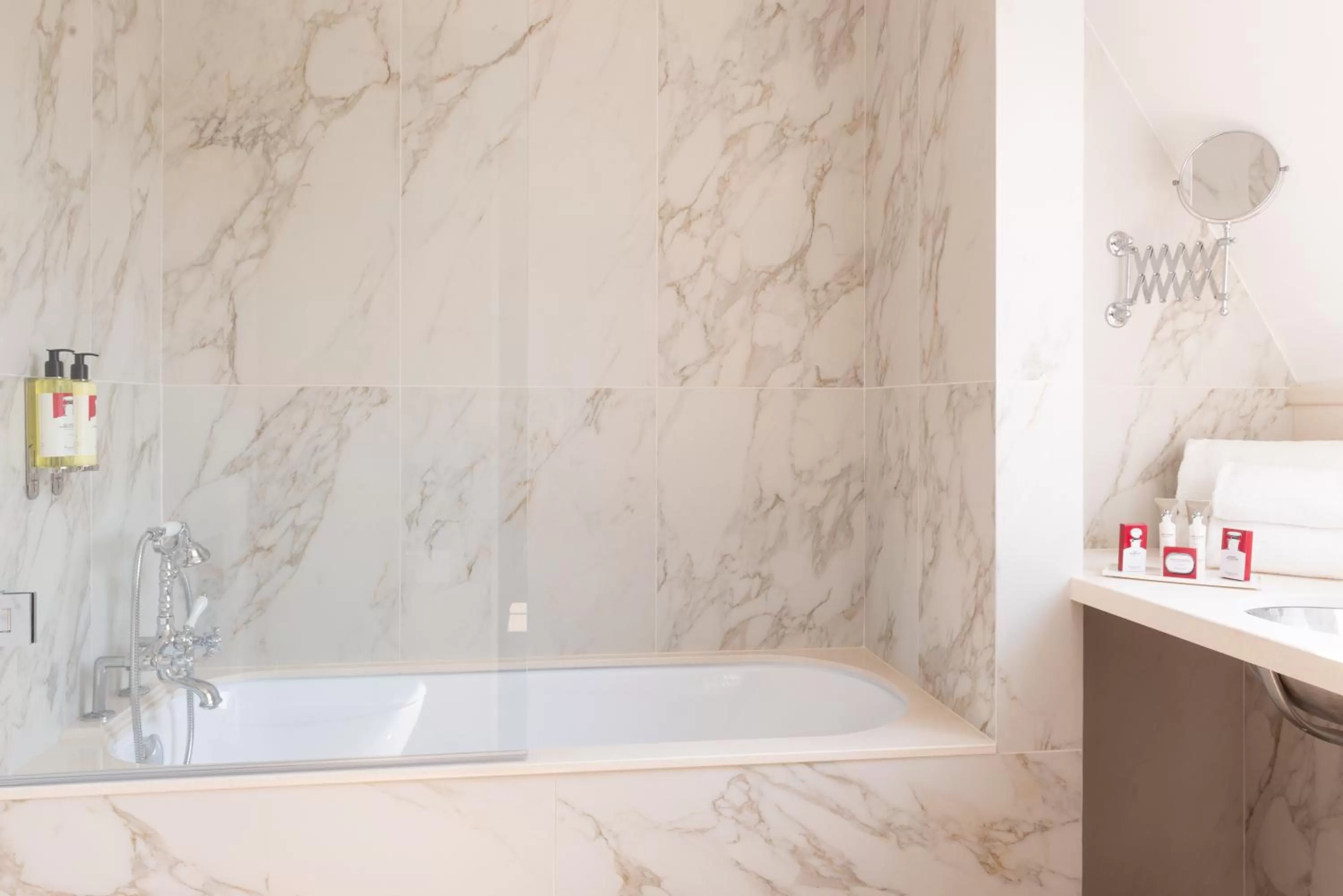 Bathroom in Hotel de Montesquieu