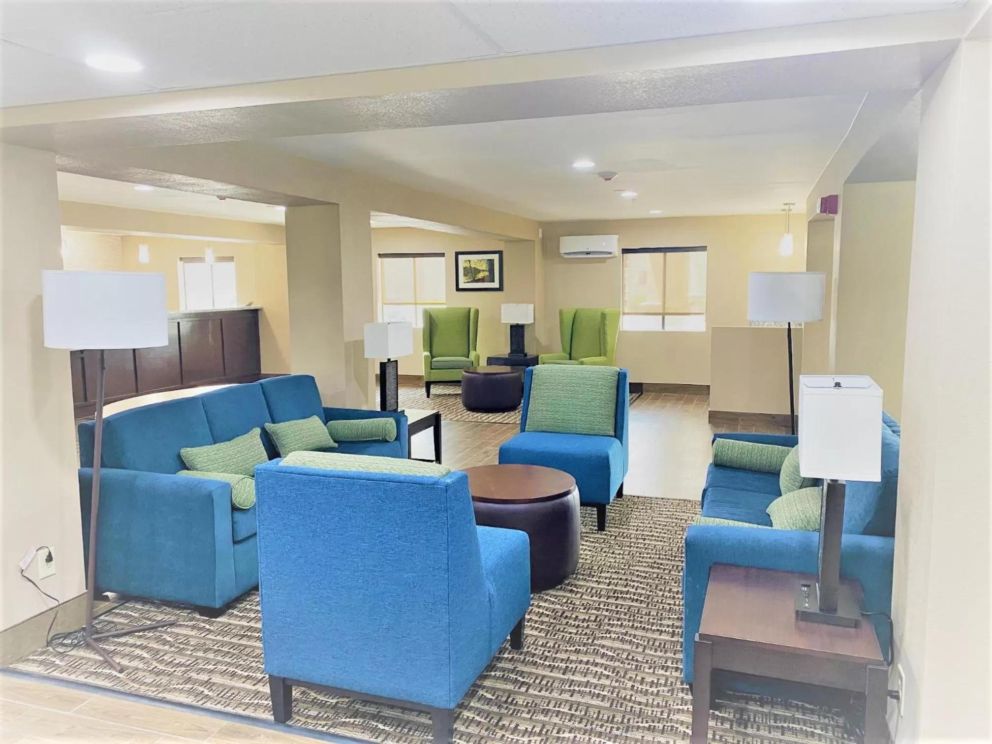 Seating area in Comfort Inn Charleston South