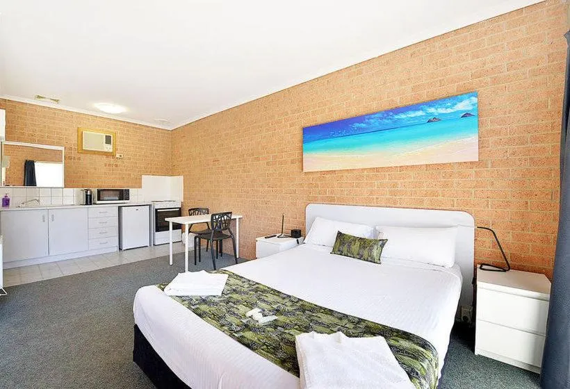 Living room in Cranbourne Motor Inn