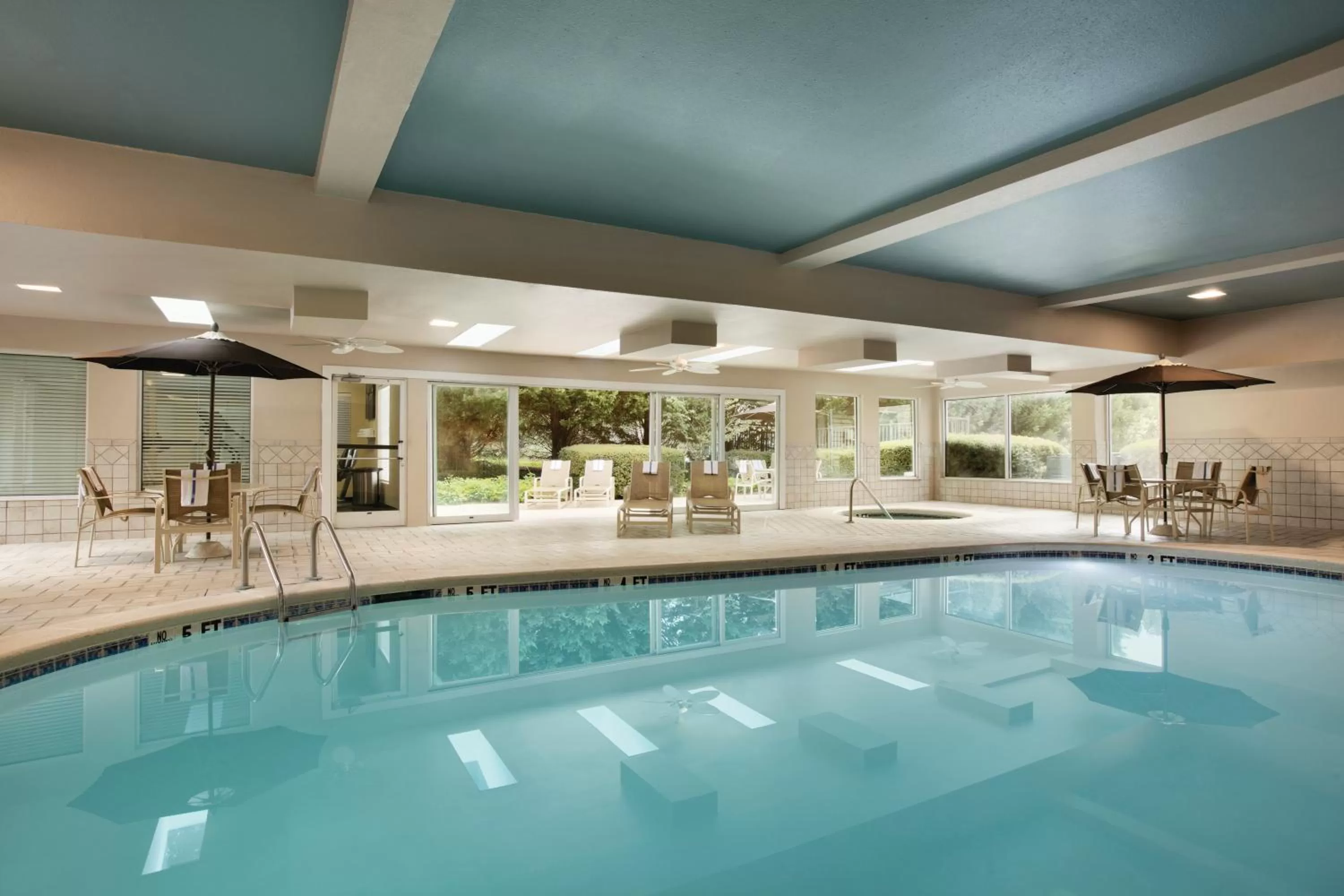 Swimming pool in Country Inn & Suites By Radisson, Atlanta Airport North, GA