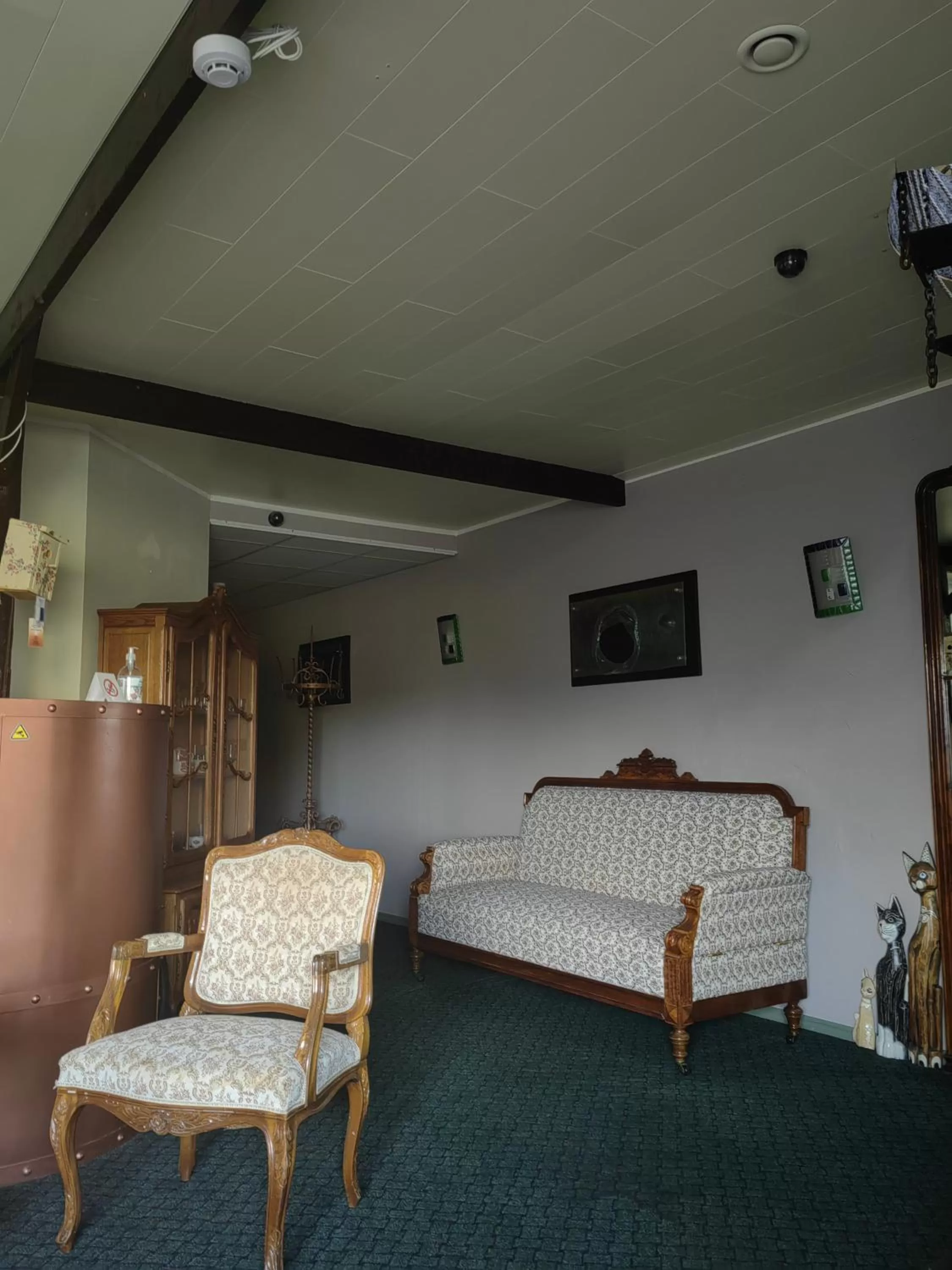 Communal lounge/ TV room in Route House 39 Motel