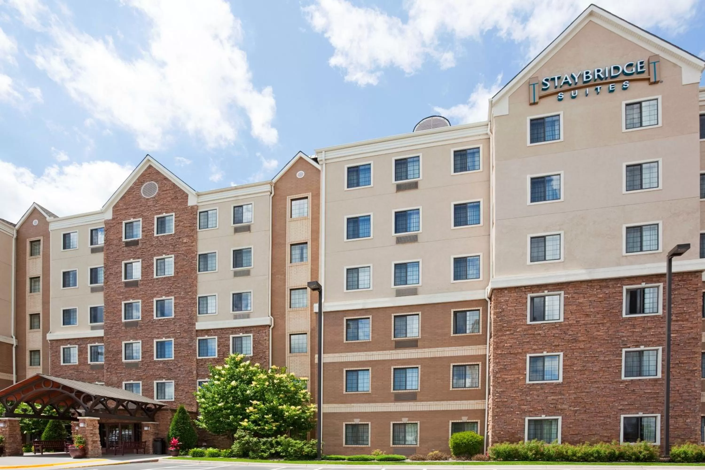 Property building in Staybridge Suites Minneapolis-Bloomington by IHG
