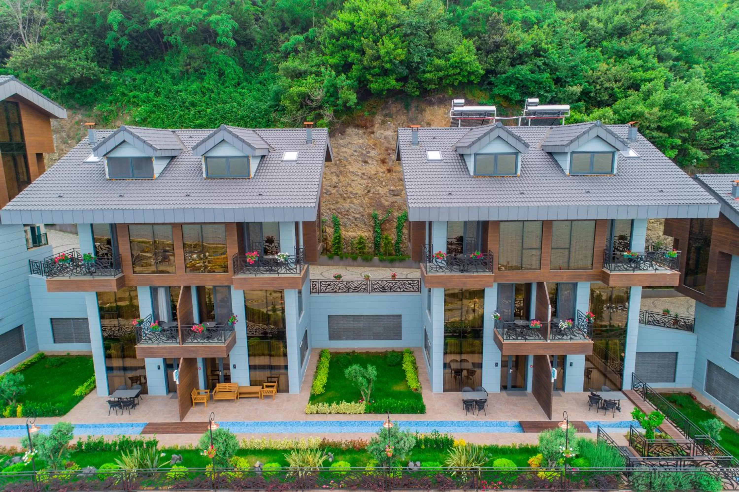 Property building in Peerless Villas Hotel