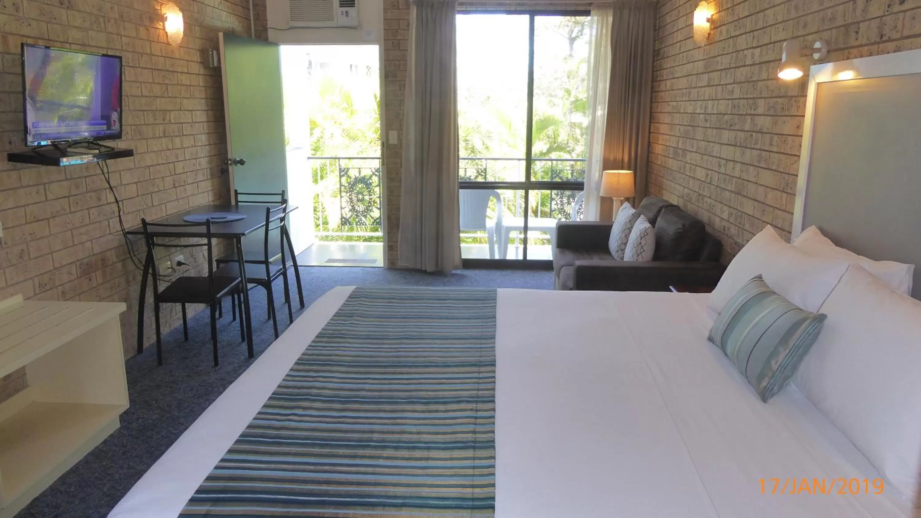 Photo of the whole room, Bed in Tower Court Motel - adults only haven