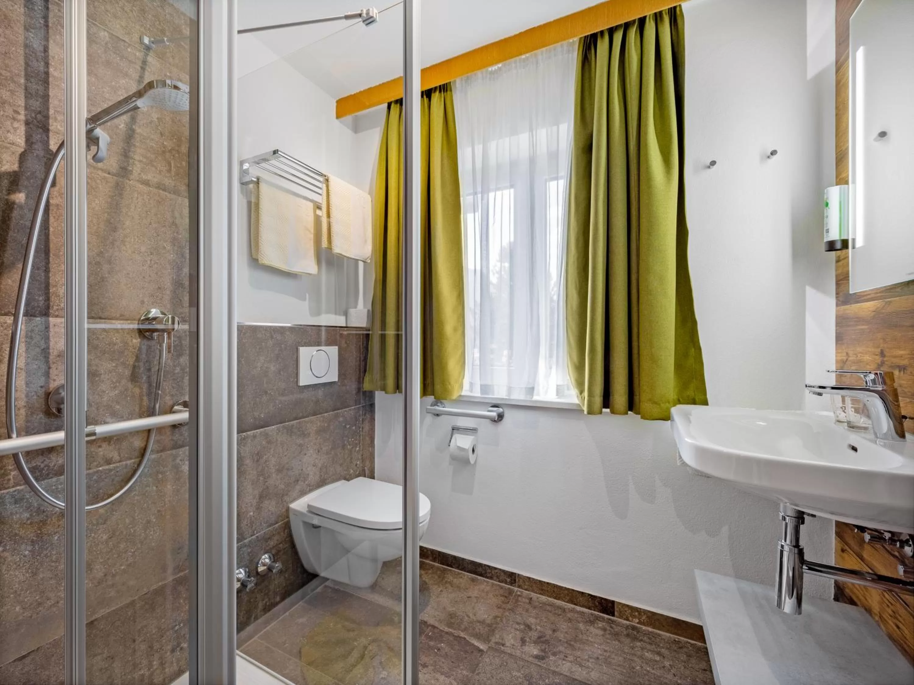 Toilet in Landhotel Gabriele