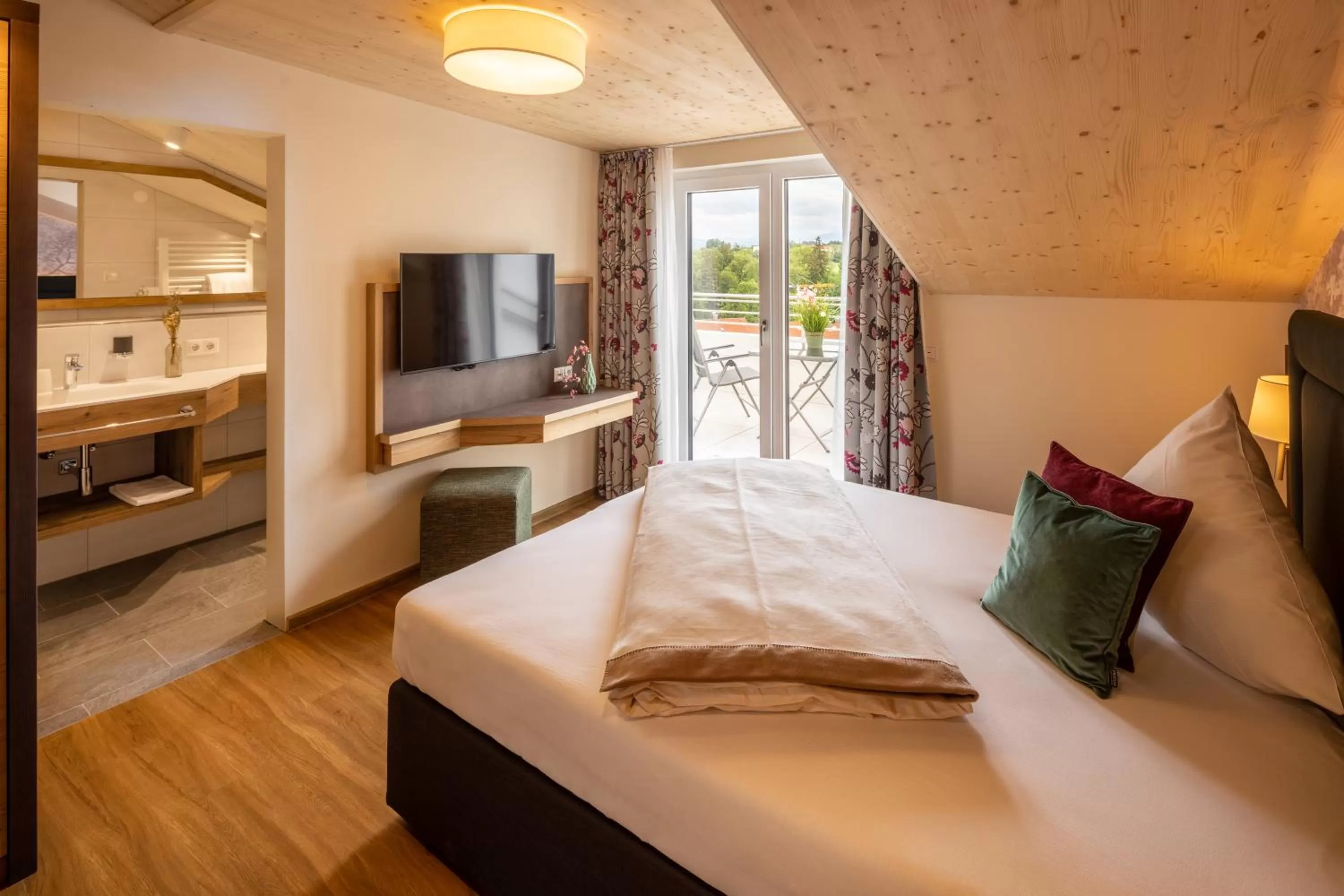 Photo of the whole room, Bed in Hotel Sonnenhang