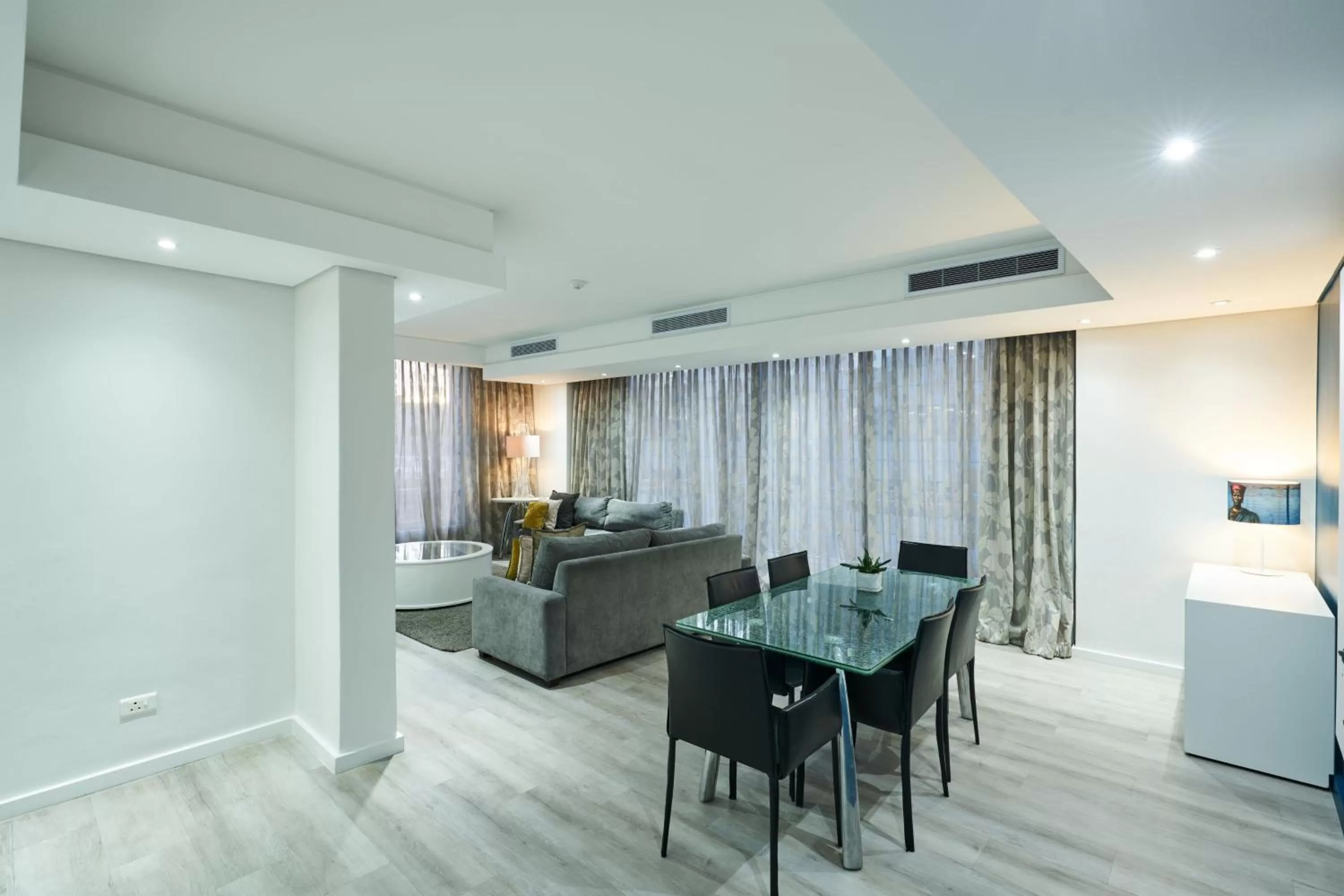 Photo of the whole room in Protea Hotel by Marriott Cape Town North Wharf