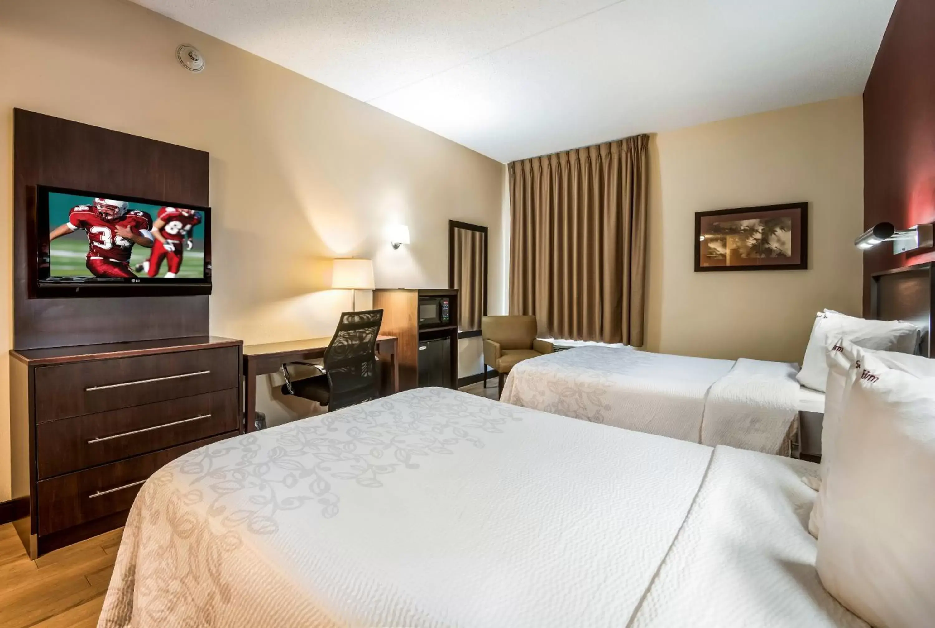 Deluxe Room with Two Double Beds Smoke Free in Red Roof Inn PLUS+ San Antonio Downtown - Riverwalk Deluxe Room with Two Double Beds Smoke Free in Red Roof Inn PLUS+ San Antonio Downtown - Riverwalk