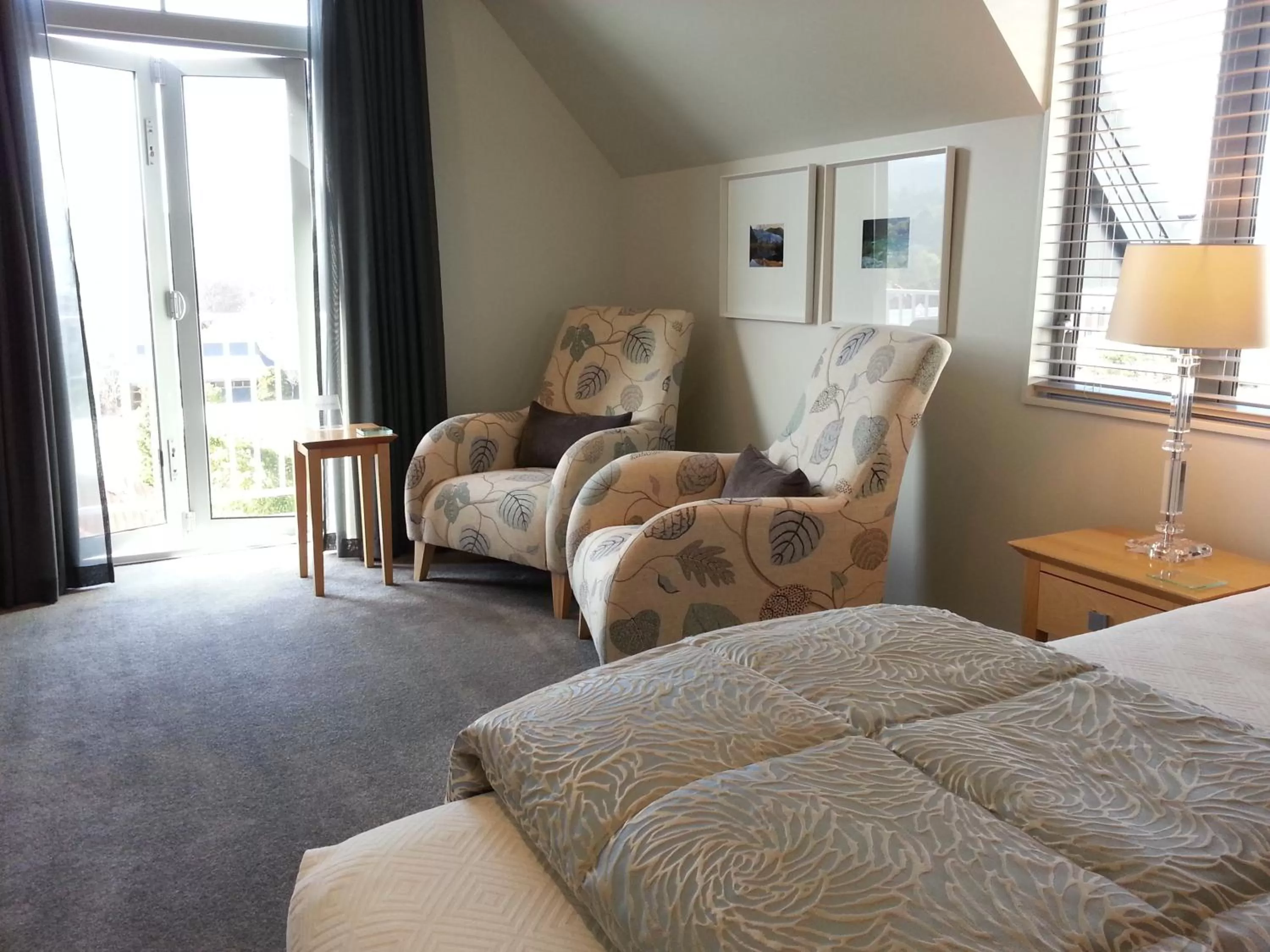 Photo of the whole room, Bed in Bluestone On George