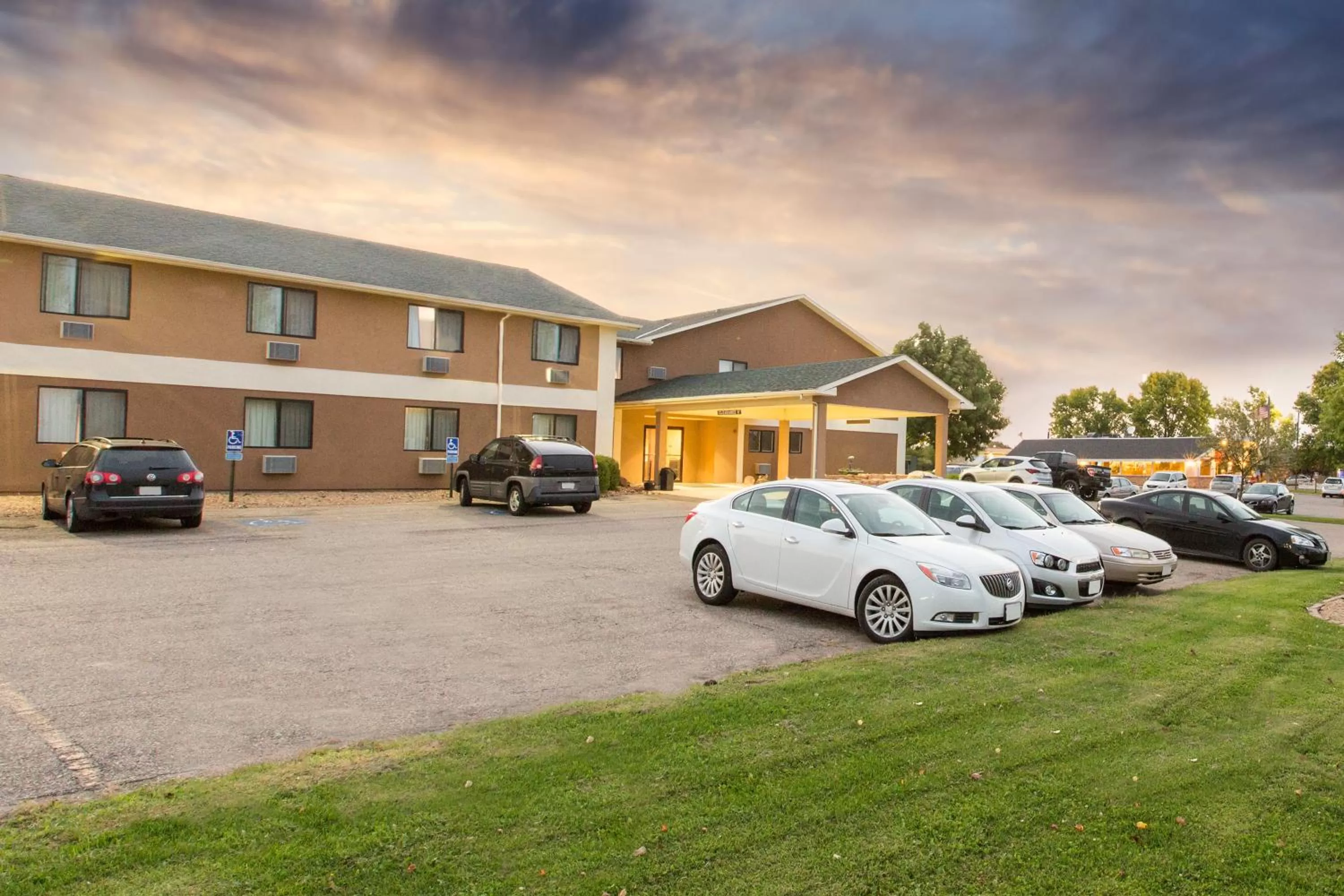 Facade/entrance in Super 8 by Wyndham Blue Earth