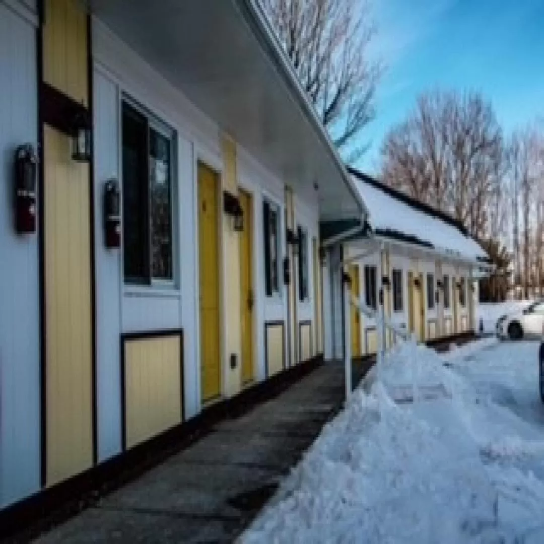 Skyland Motel Inn & Suites