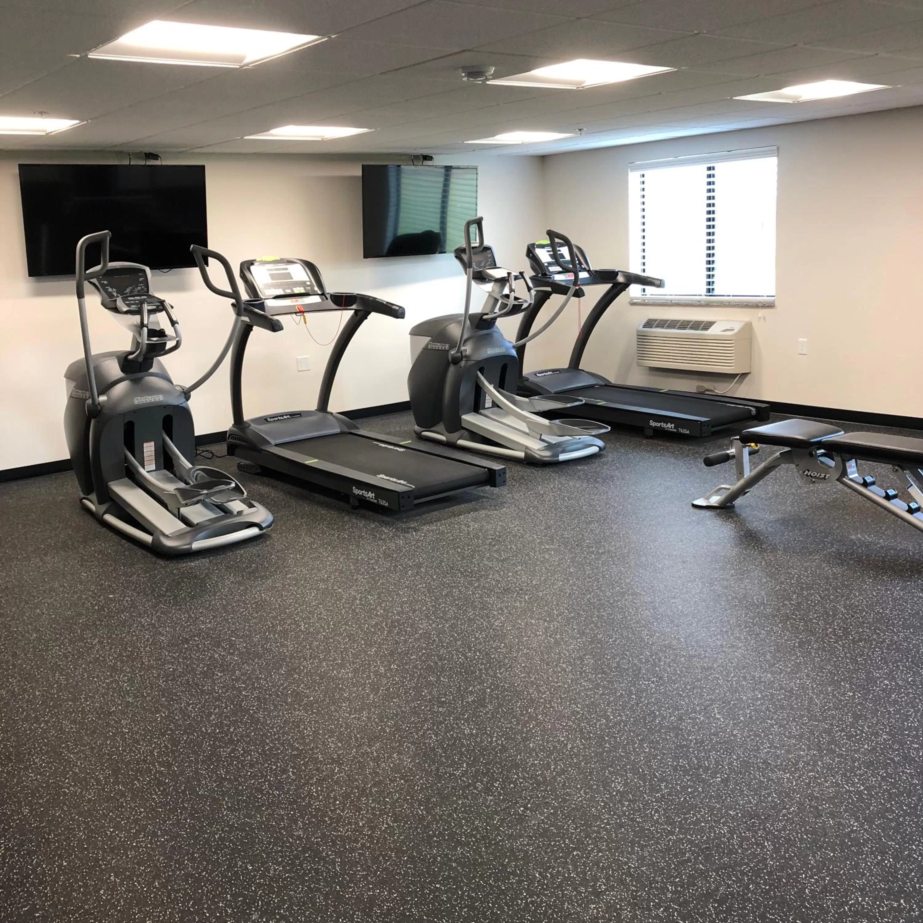 Fitness centre/facilities in AmericInn by Wyndham Baudette