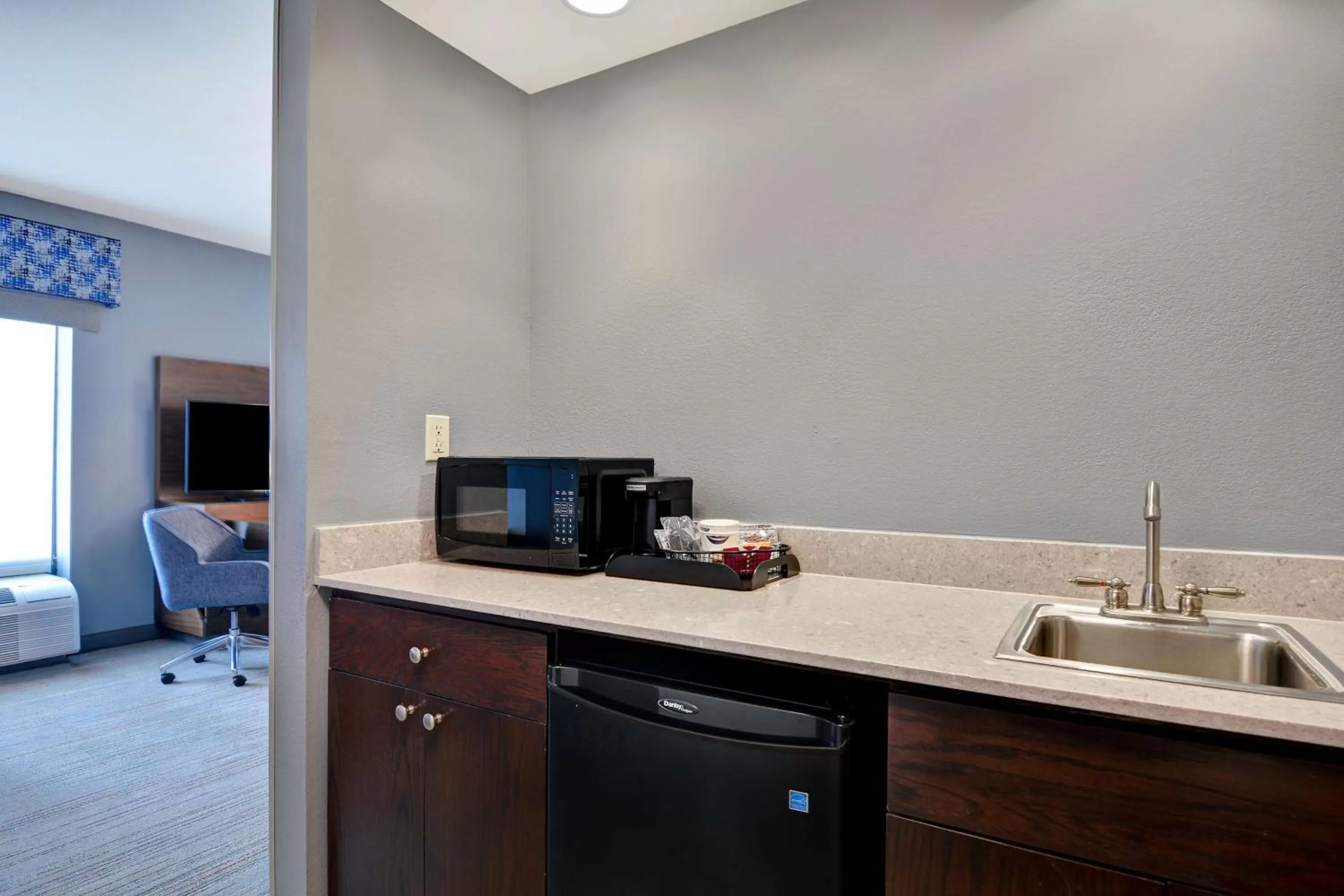 Bedroom in Hampton Inn & Suites Clearwater St Petersburg Ulmerton Road FL