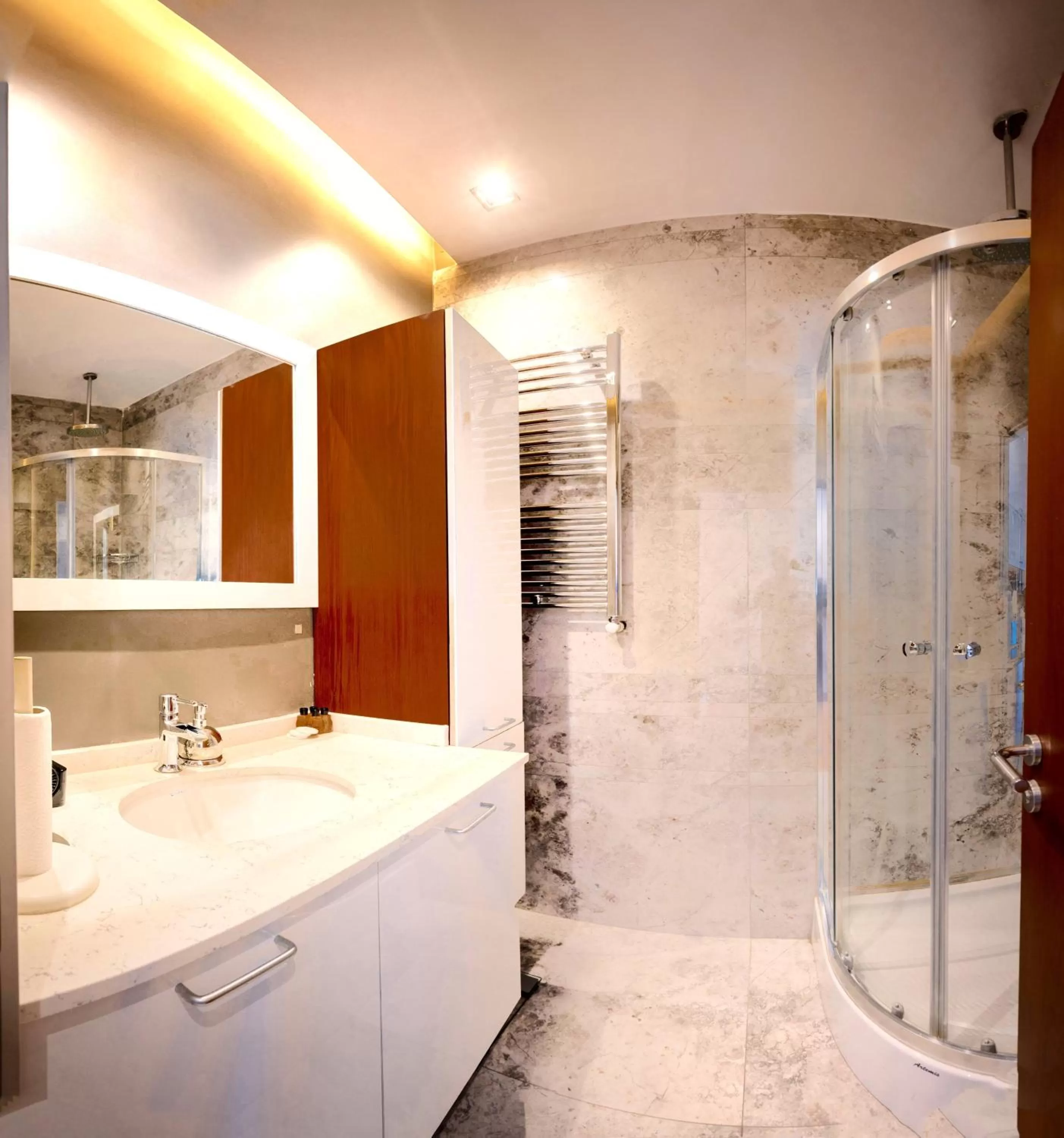 Toilet in O'Pera Okanlı Suites