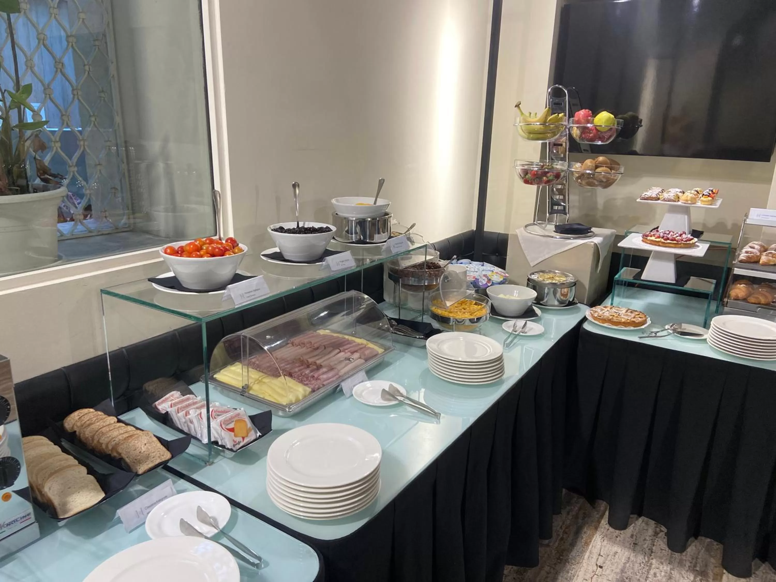 Breakfast in Hotel Romano House