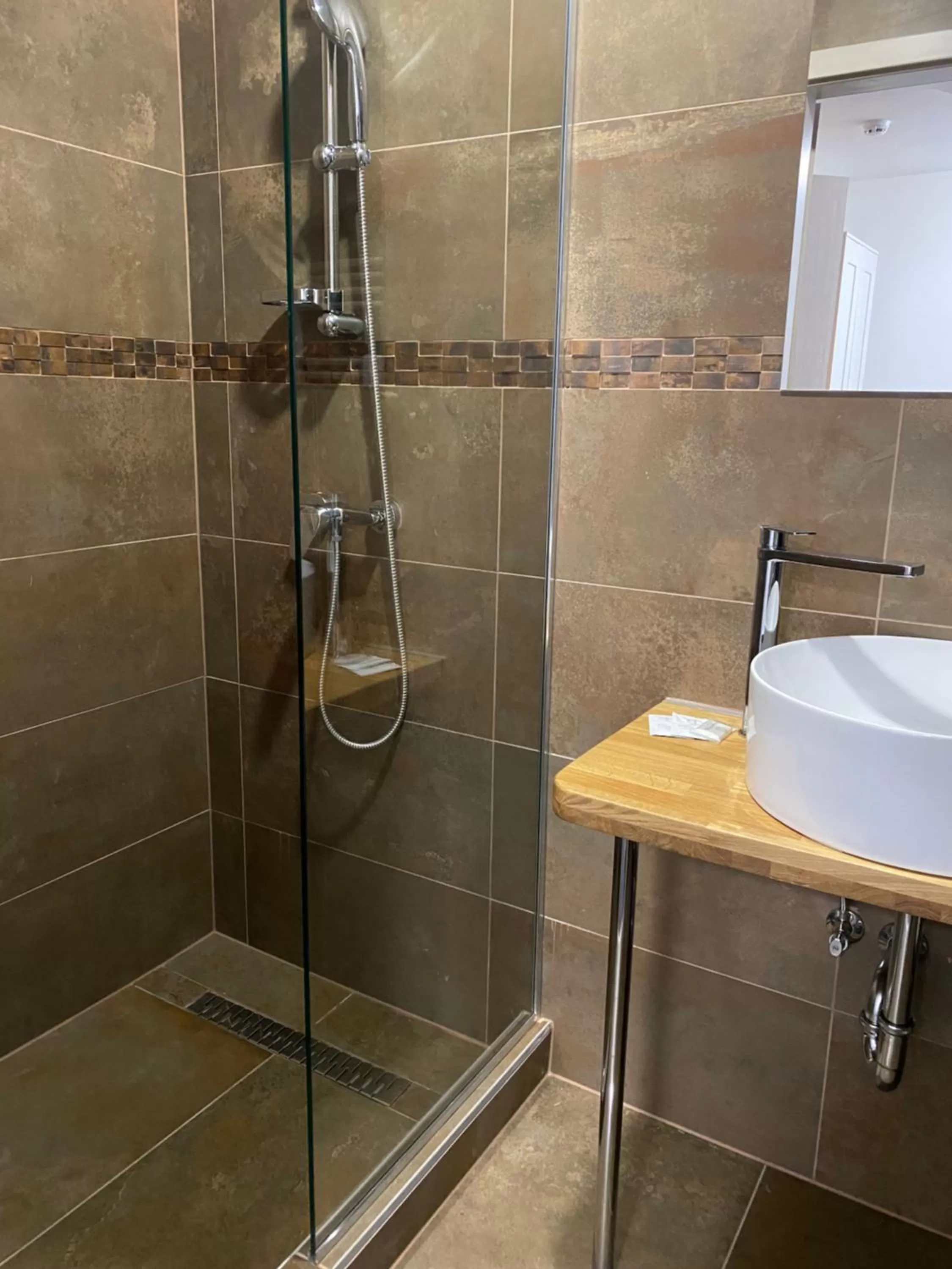 Shower in A Fogadó