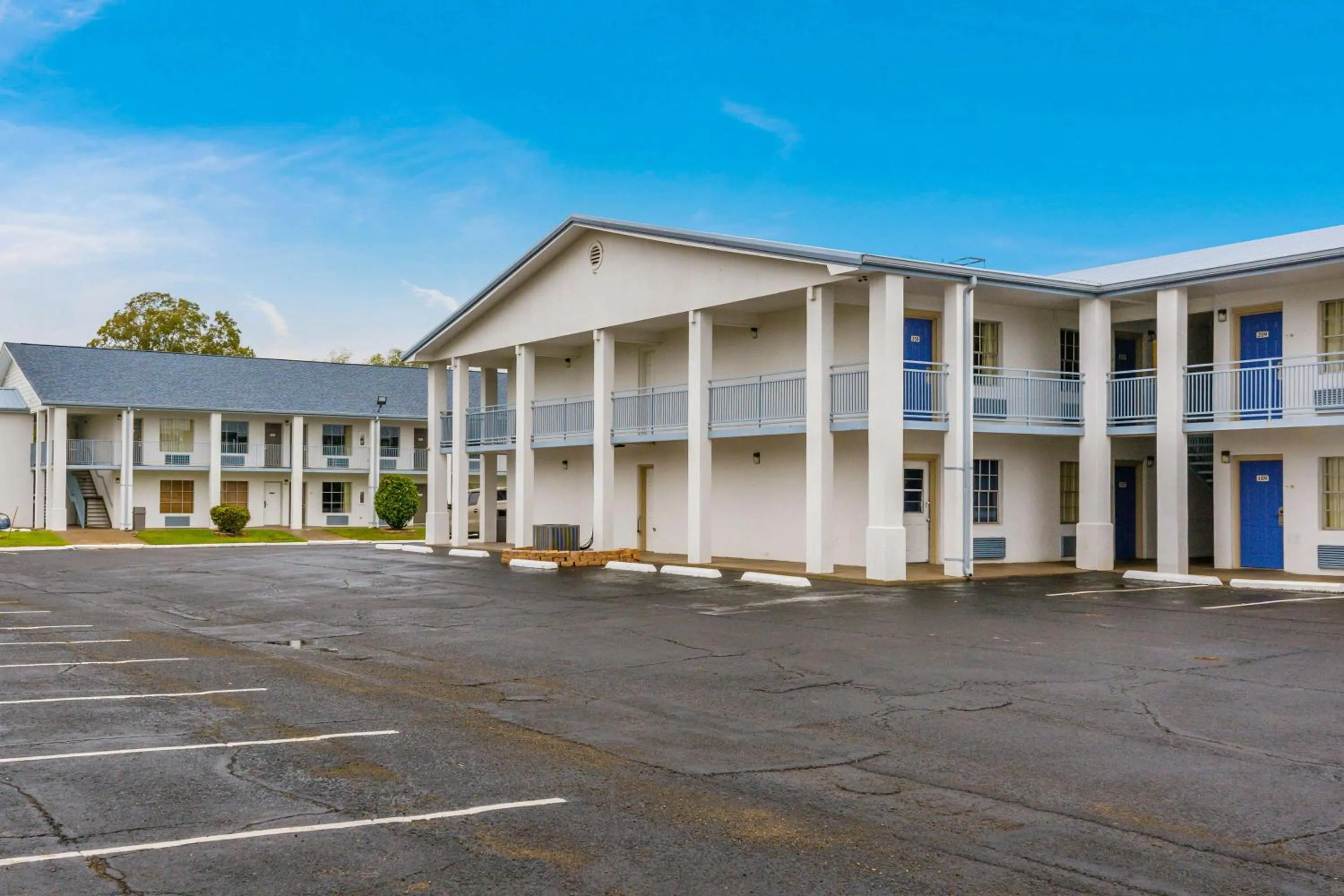 Property building in Motel 6-Alexandria, LA - South