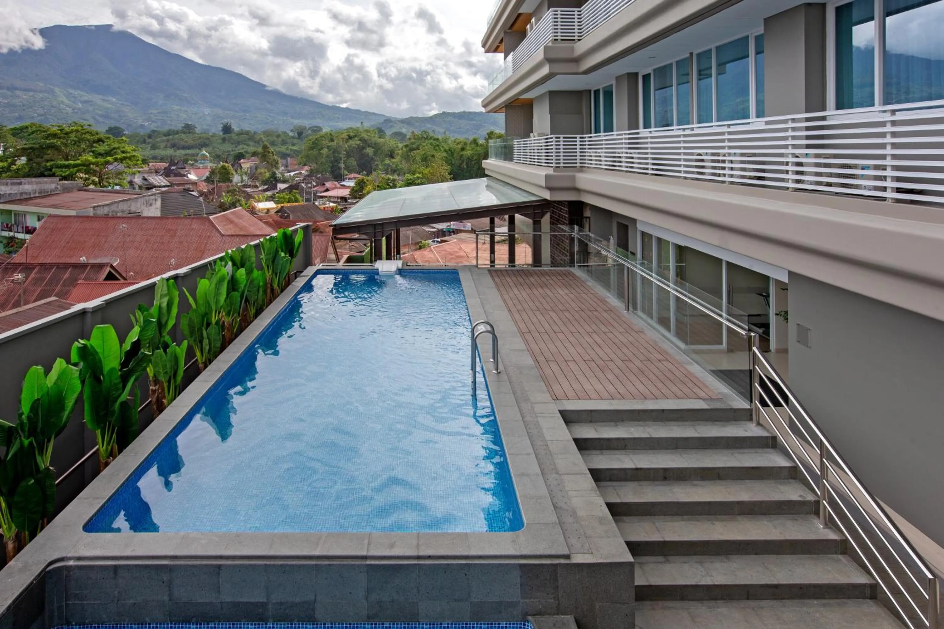 Pool view in Hotel Santika Bukittinggi