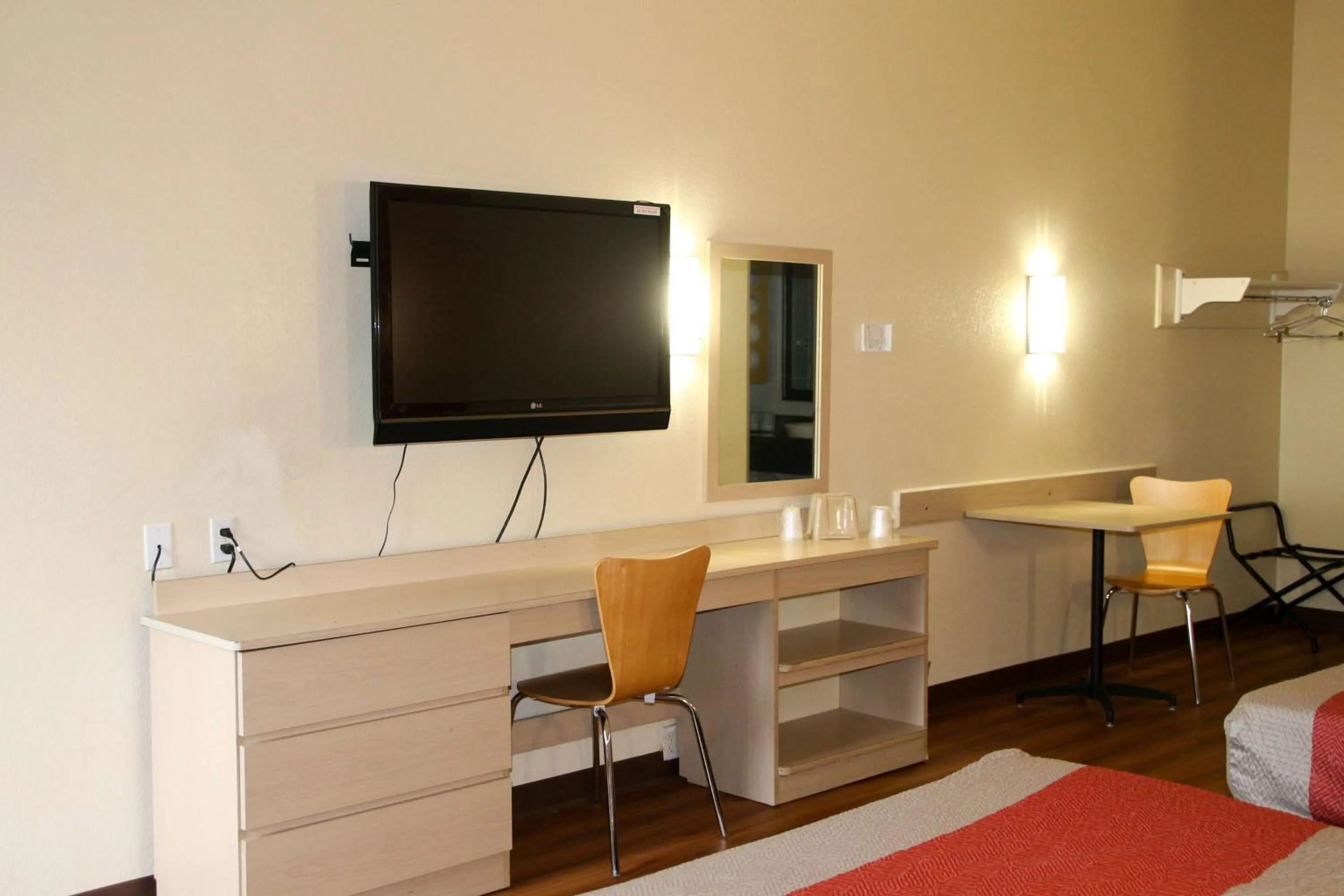 TV and multimedia in Motel 6-Warwick, RI - Providence Airport - I-95
