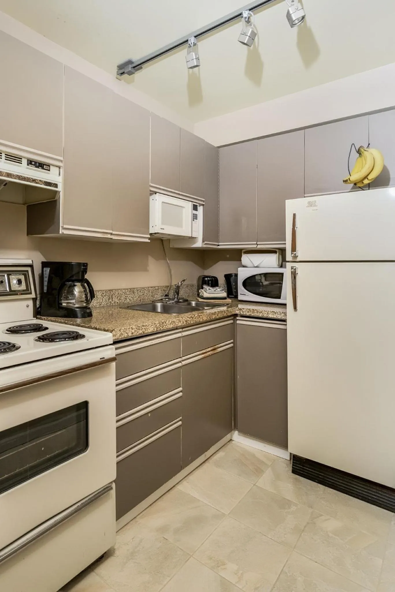 Kitchen or kitchenette in Rosellen Suites at Stanley Park