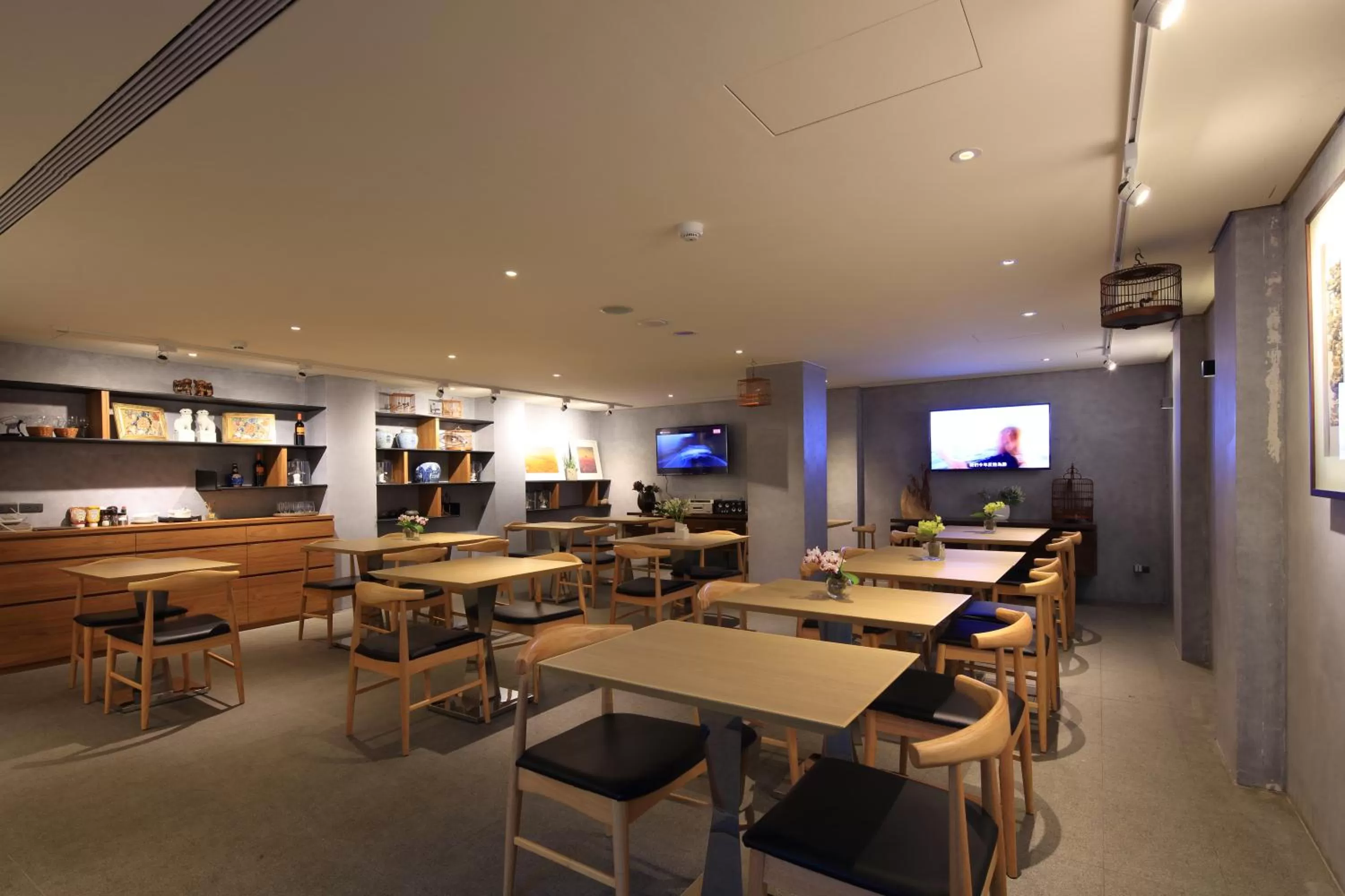 Restaurant/places to eat in Water House