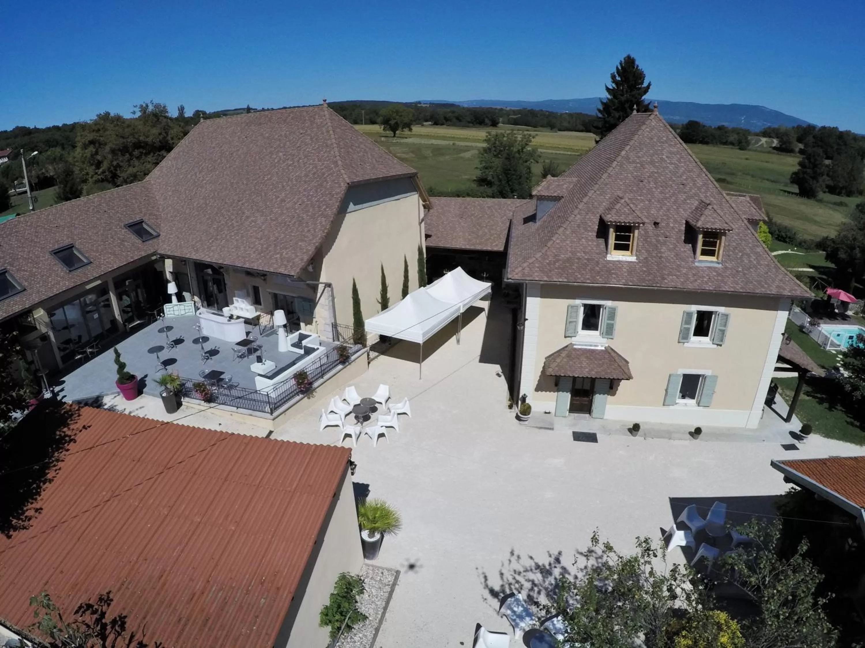 Facade/entrance in Domaine de Suzel