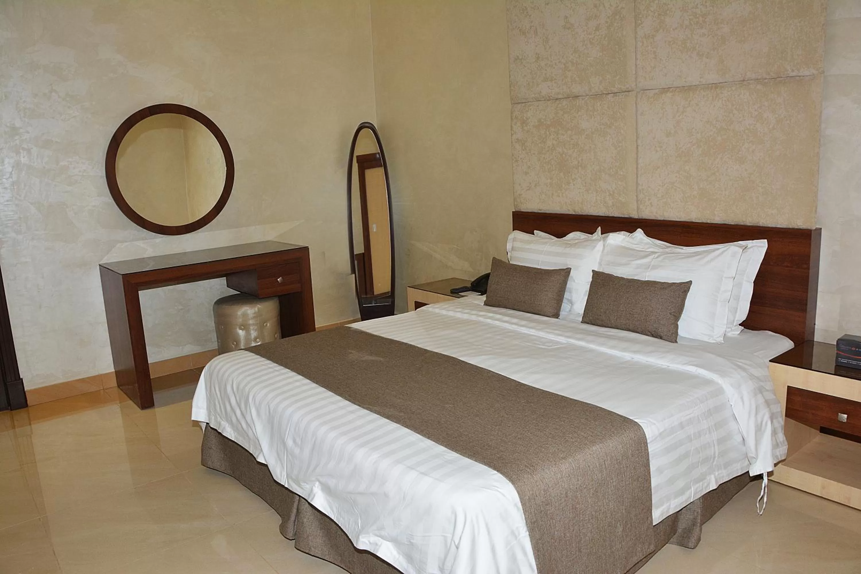 Bed in Mandarin Alshamal Hotel Apartments
