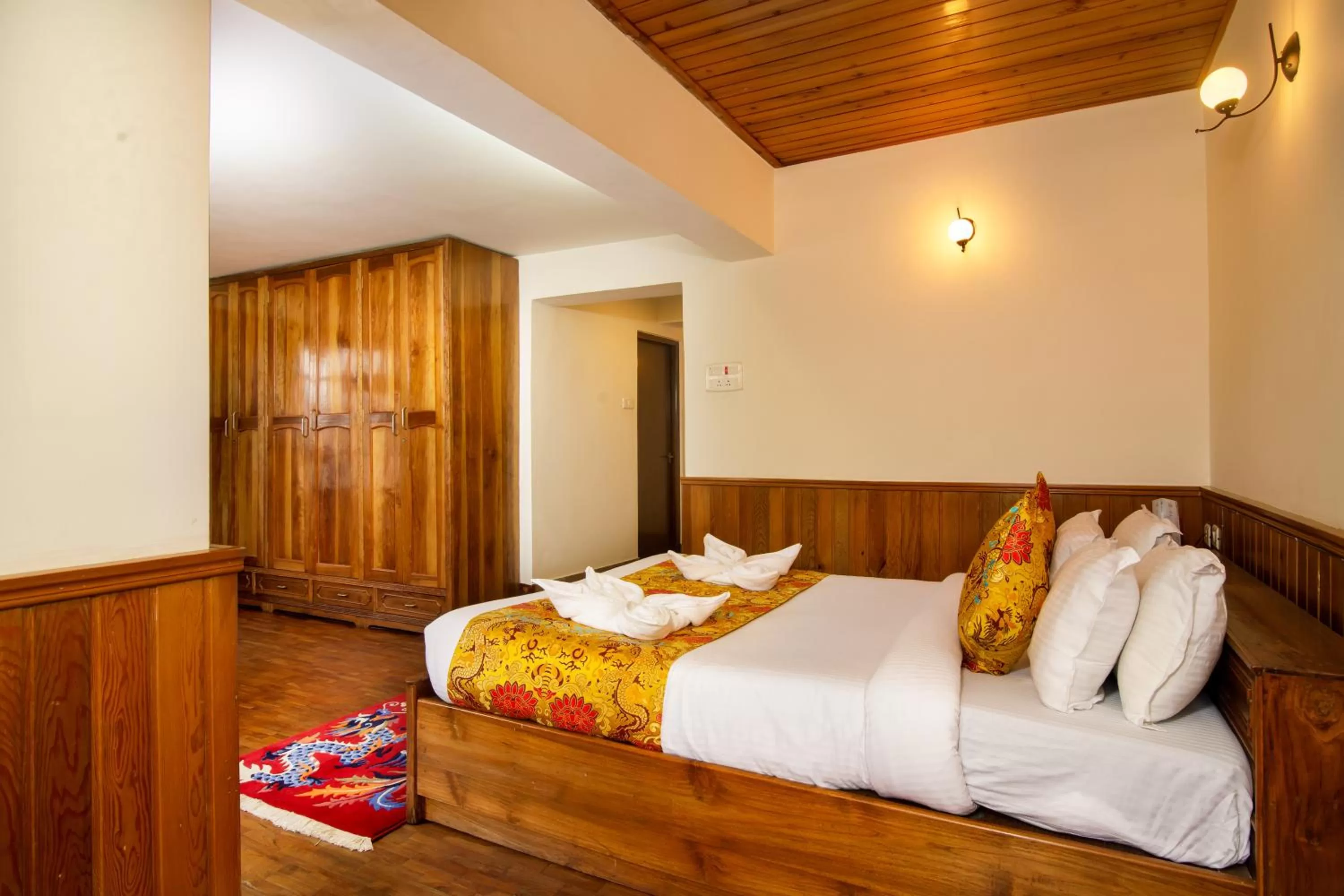 Bed in Muscatel Yavachi - 400 Mts from MG Marg