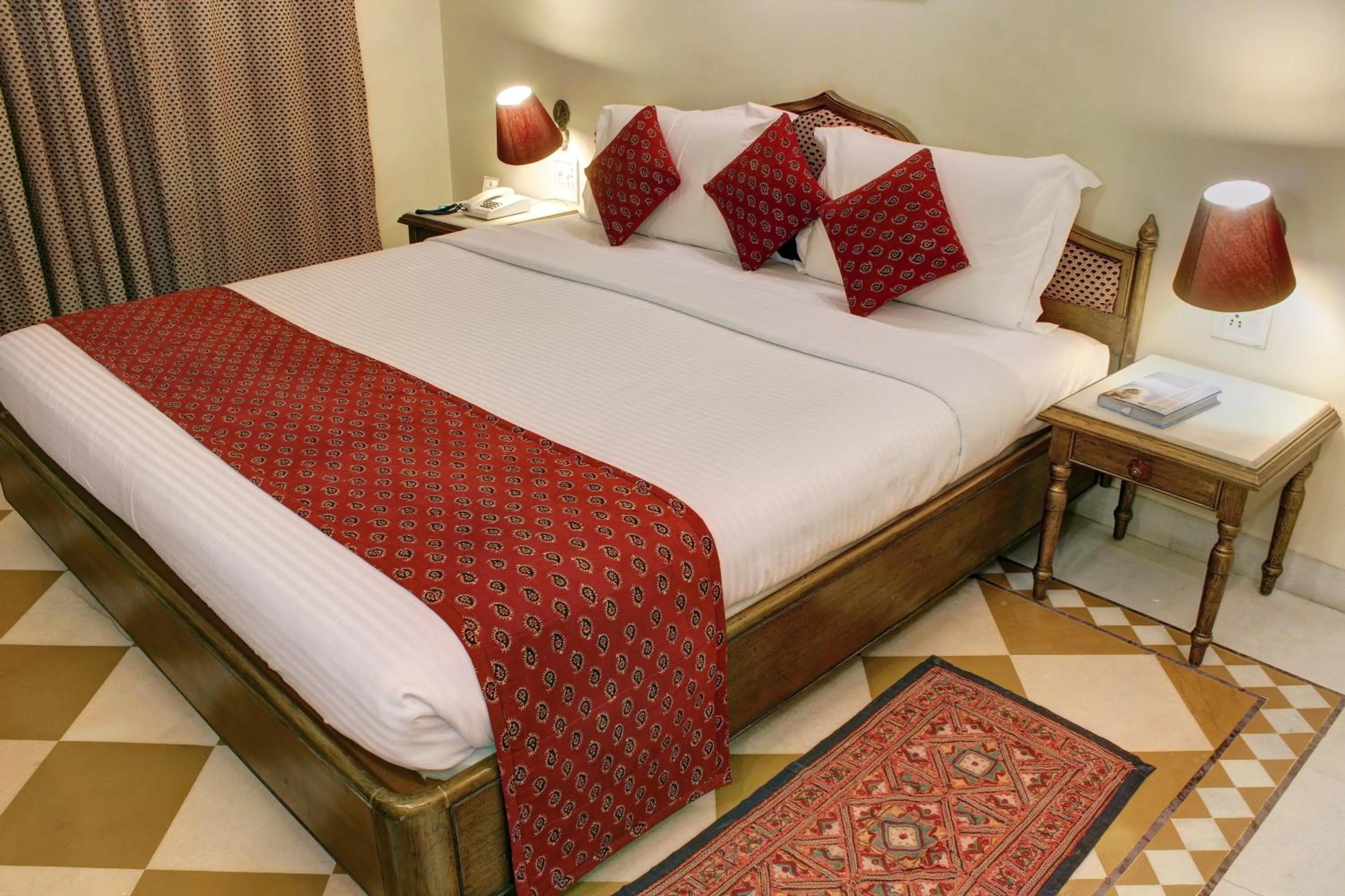 Bed in Palace On Ganges - Heritage Hotel