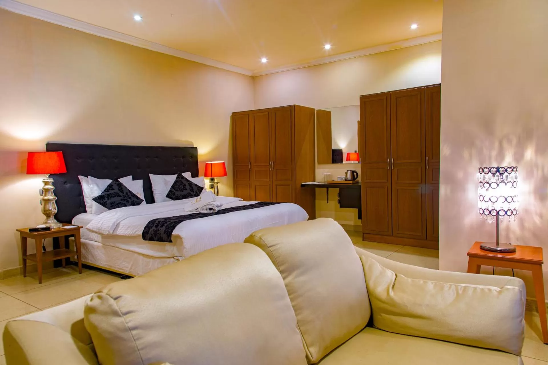 Bedroom, Bed in The Country Lodge Hotel