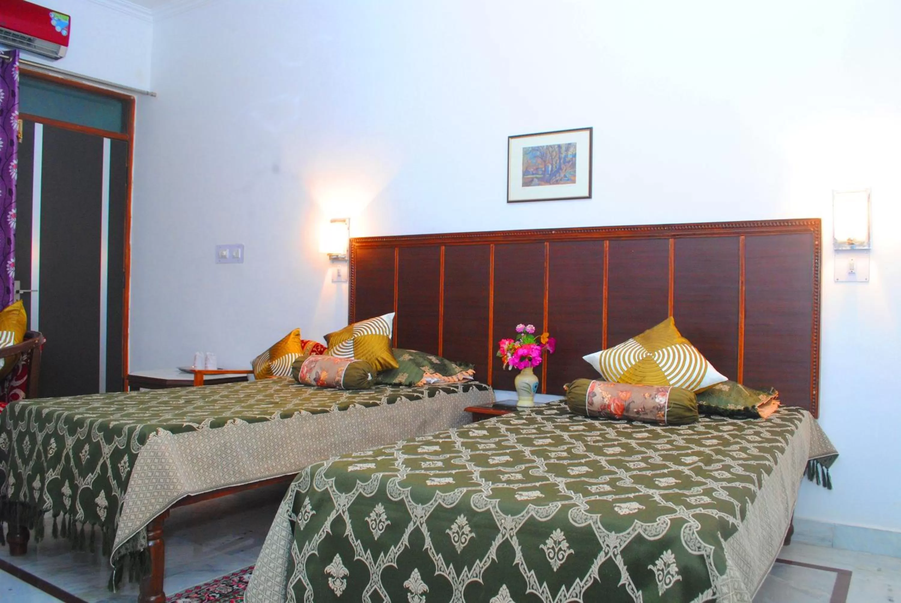 Photo of the whole room, Bed in Hotel Harmony