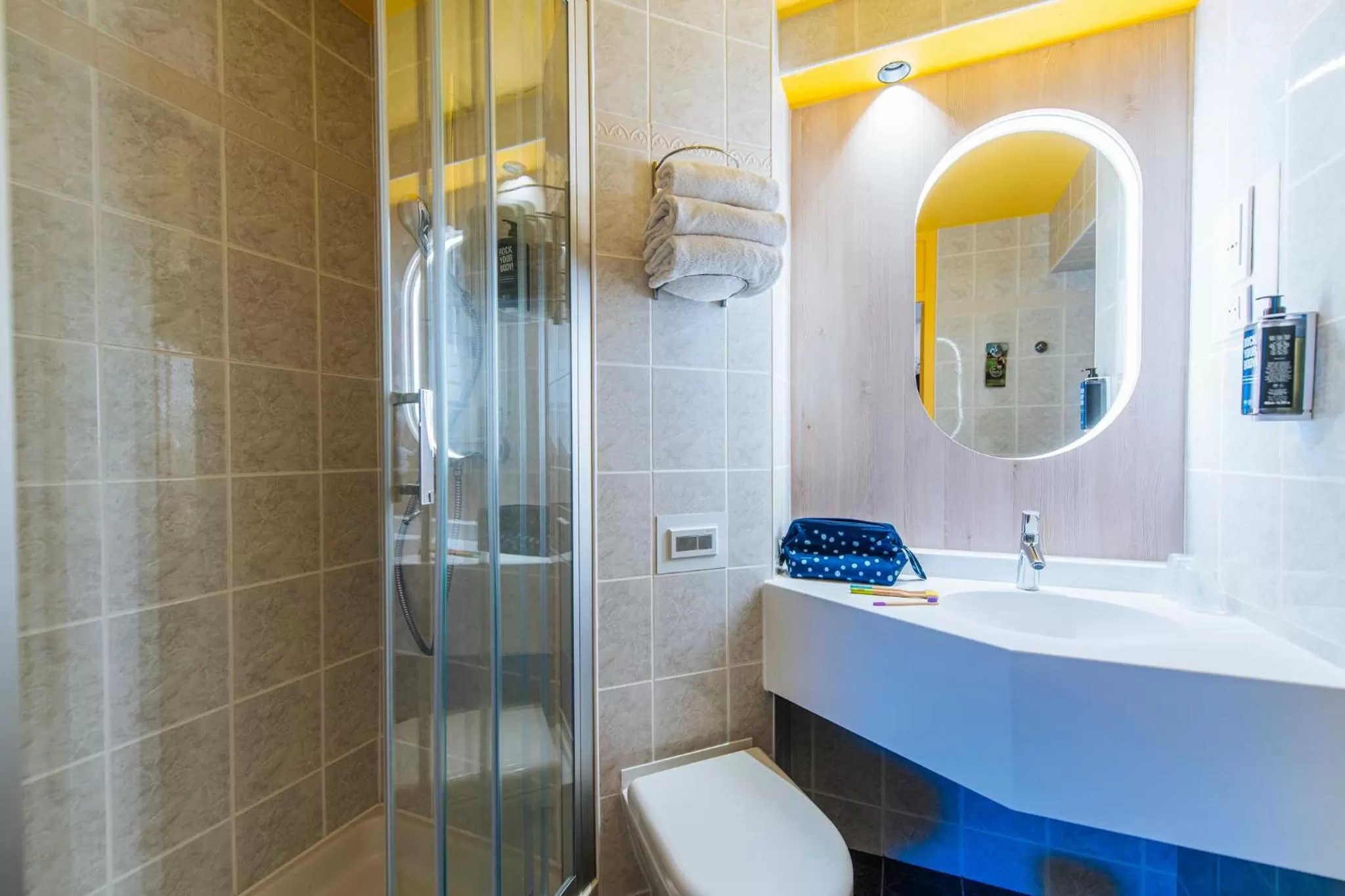 Bathroom in ibis Styles Antibes