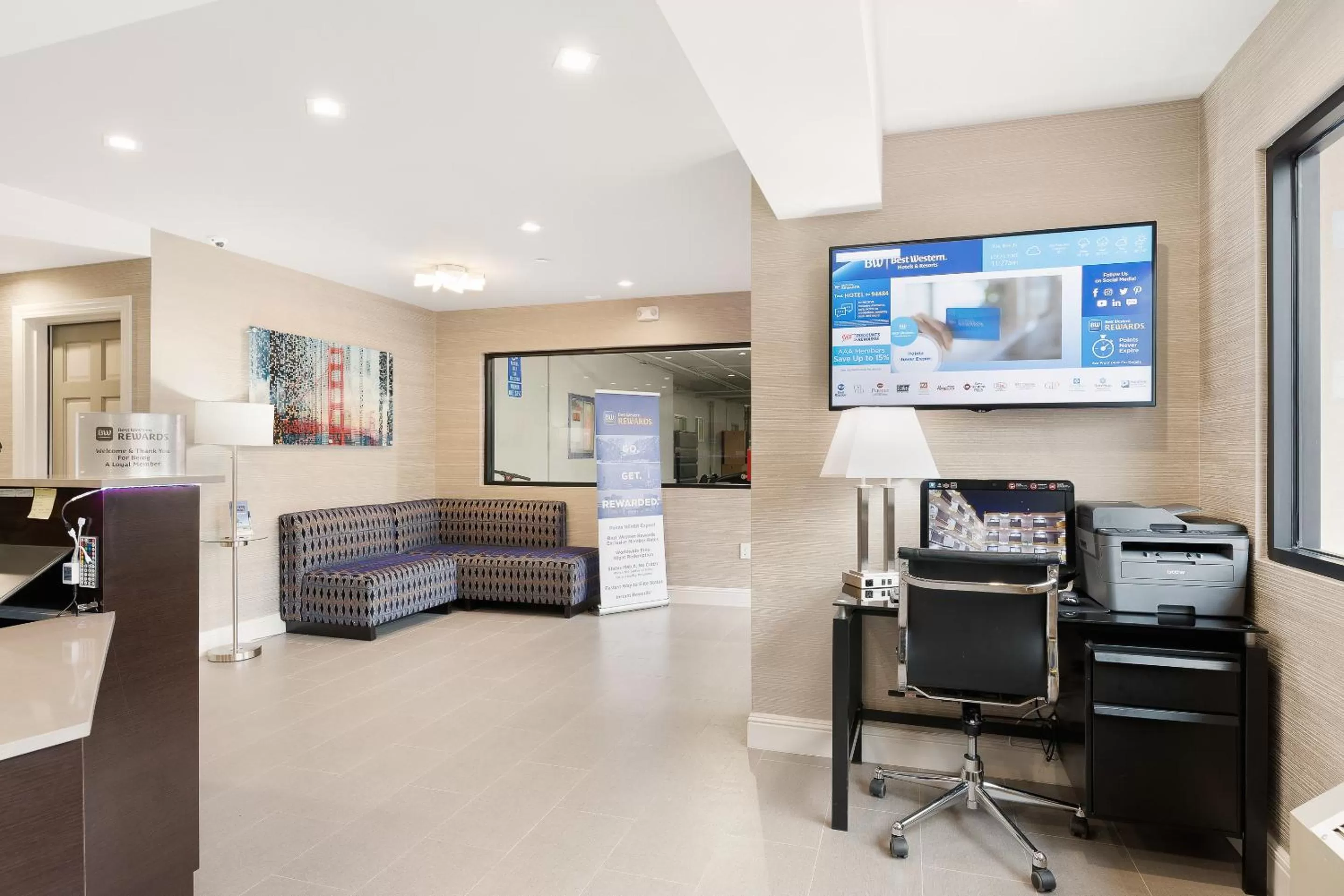 TV and multimedia in Best Western Red Coach Inn