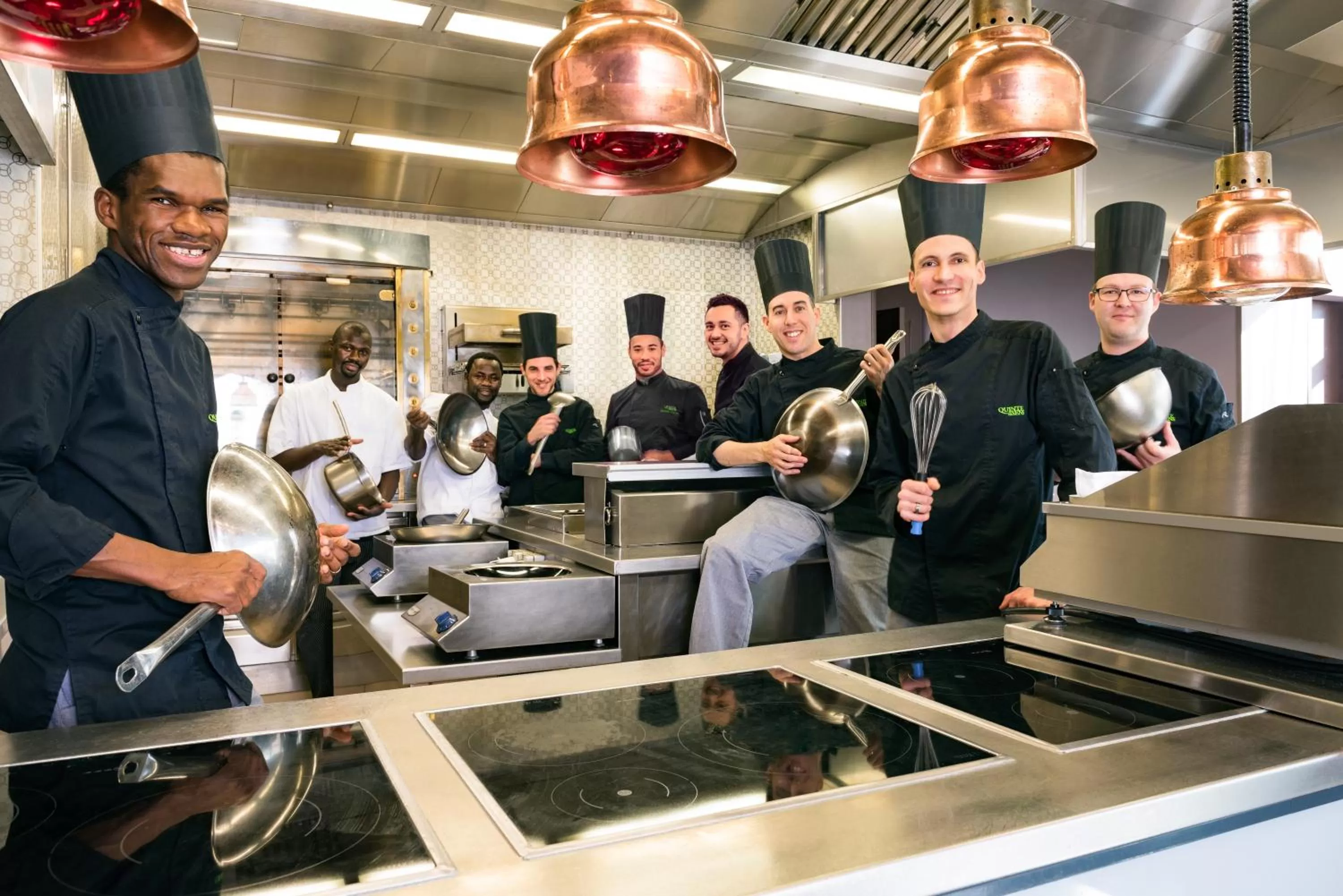 Restaurant/places to eat in Pullman Paris La Défense