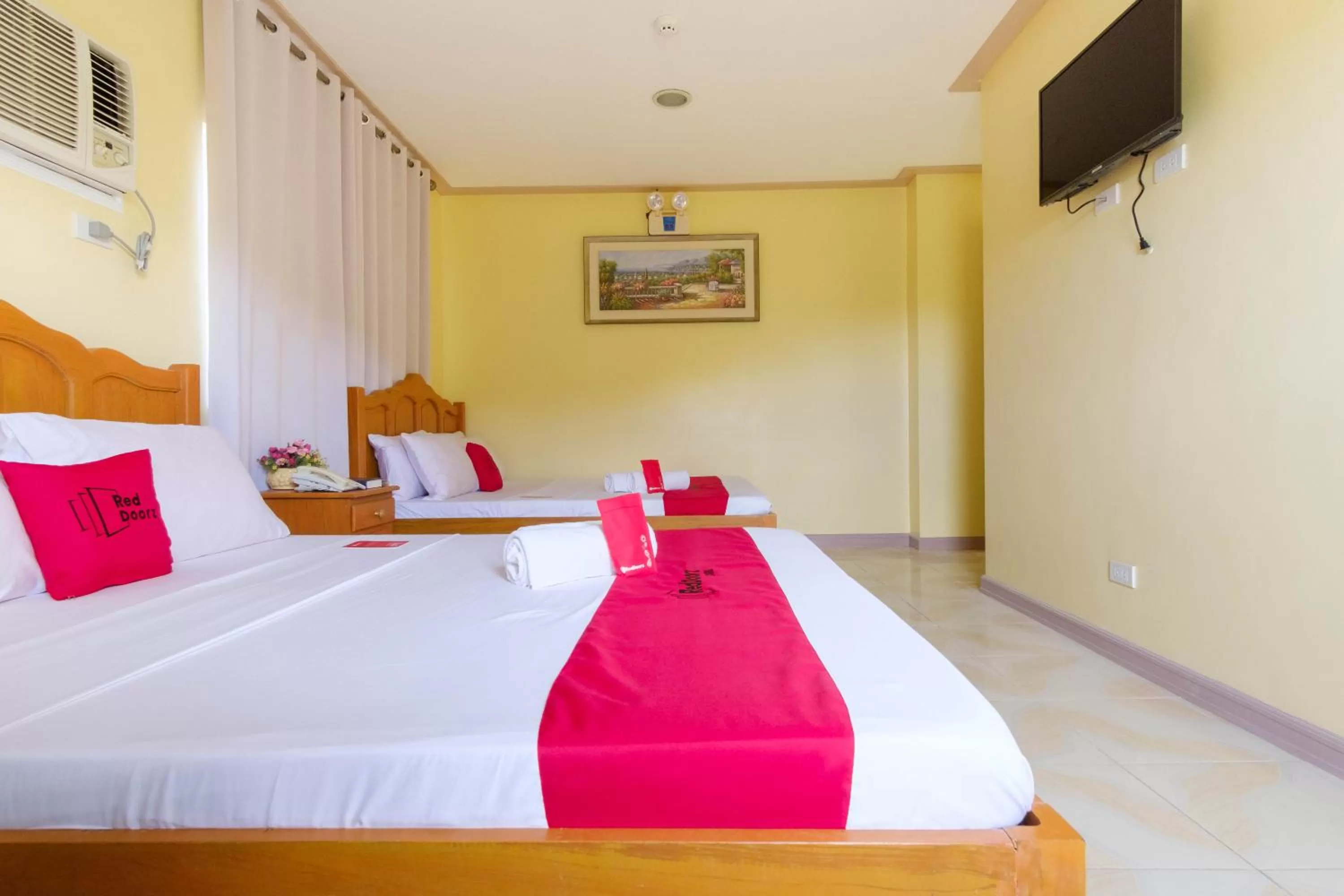 Bed in RedDoorz Plus @ Manalo Extension Palawan